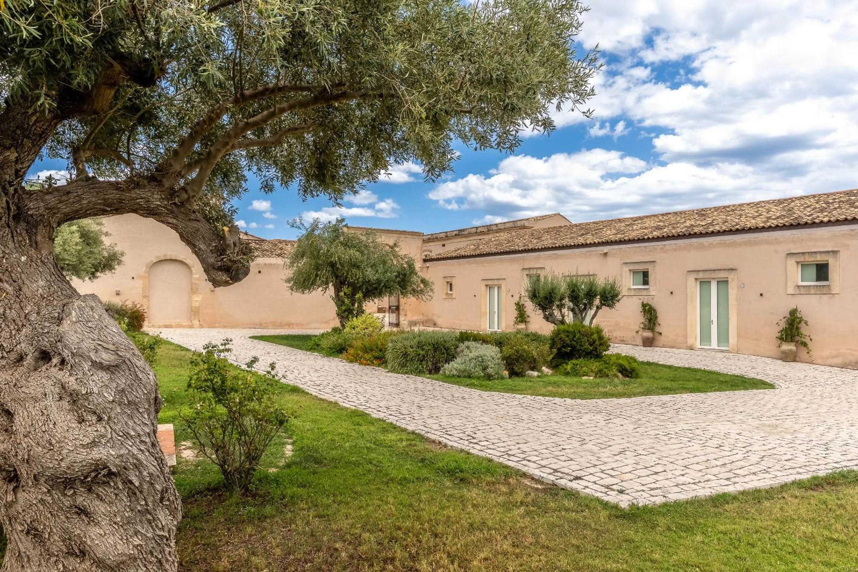 Property building in Ballium Luxury Relais