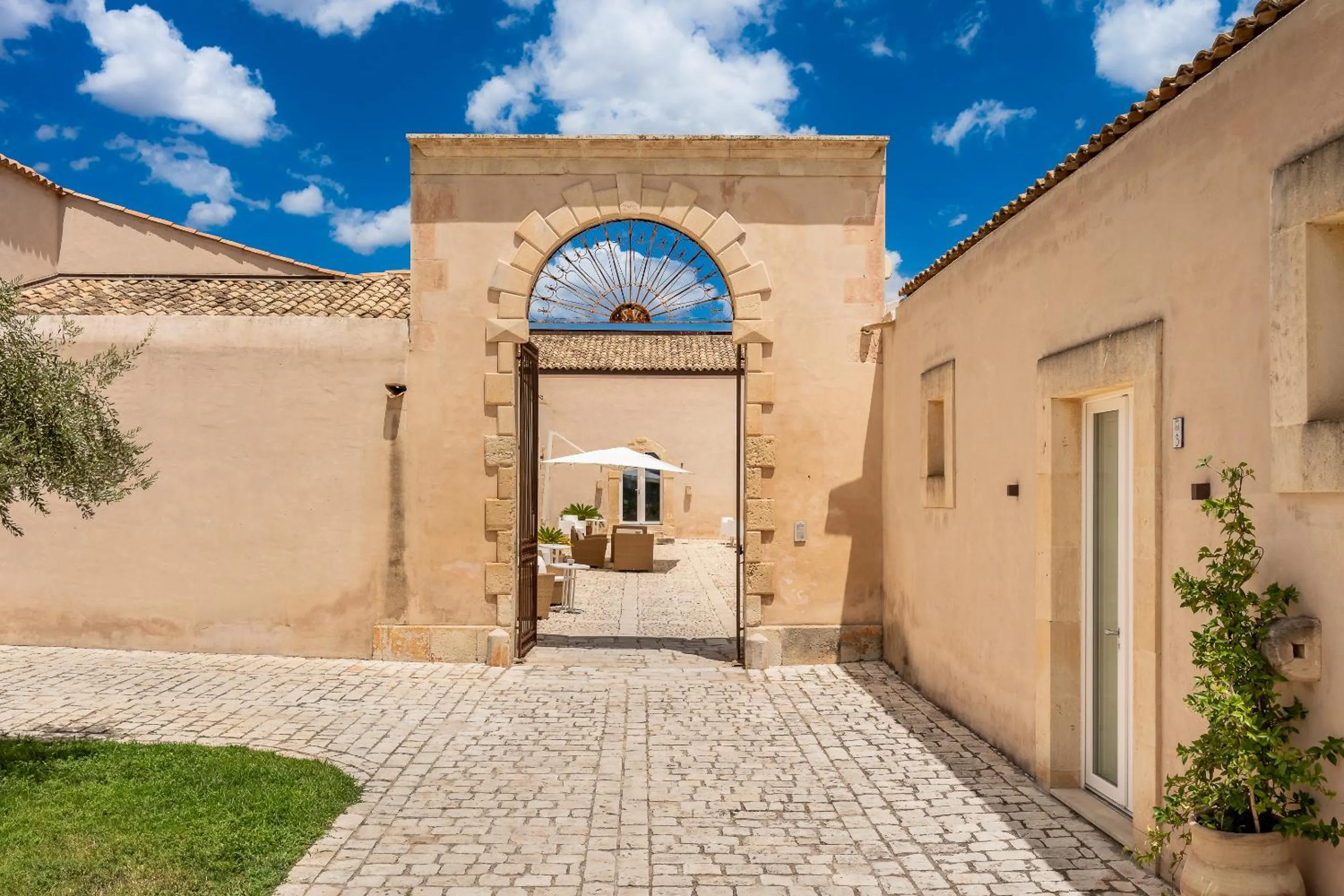 Property building in Ballium Luxury Relais