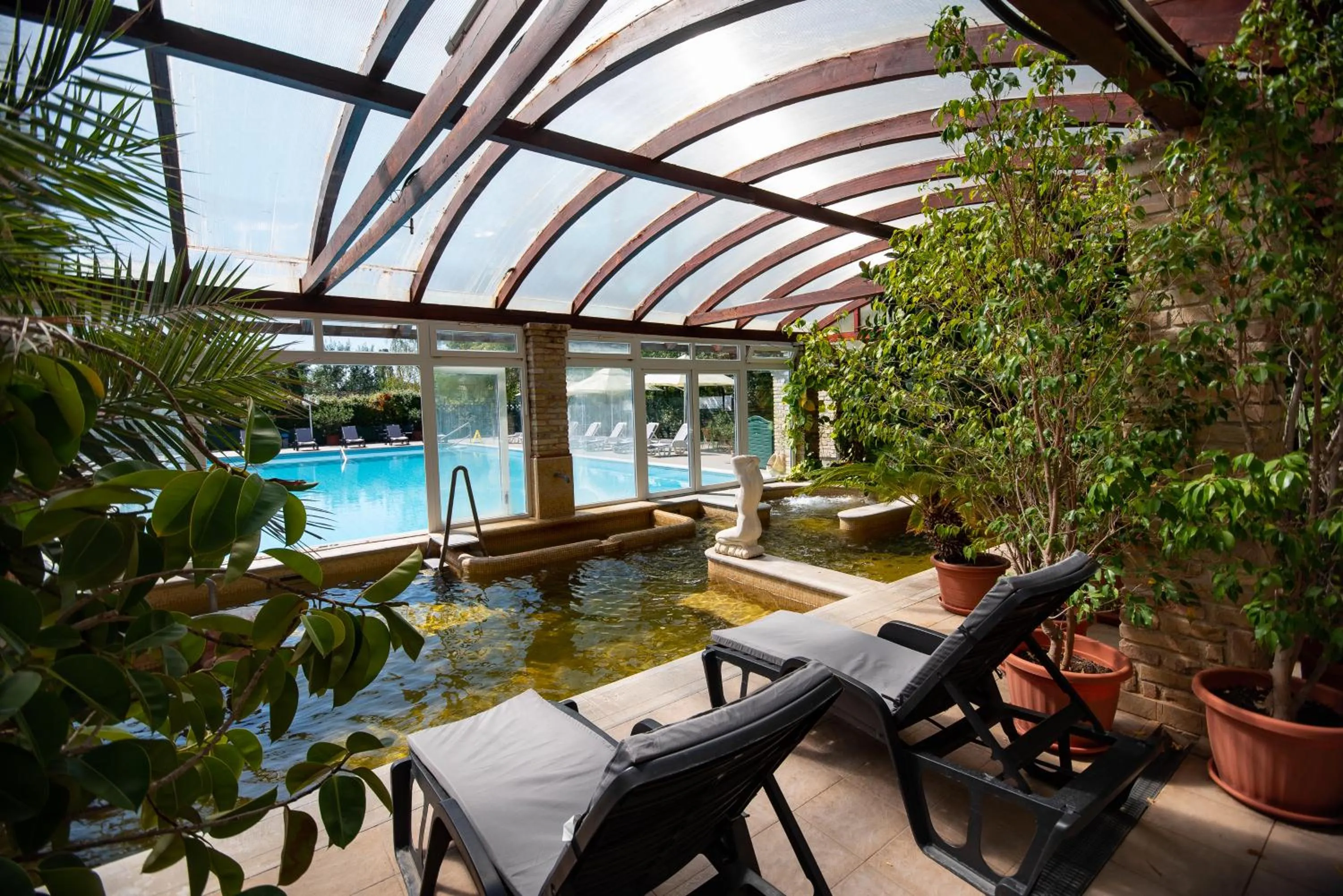 Hot Spring Bath in Nyerges Hotel Termál Superior