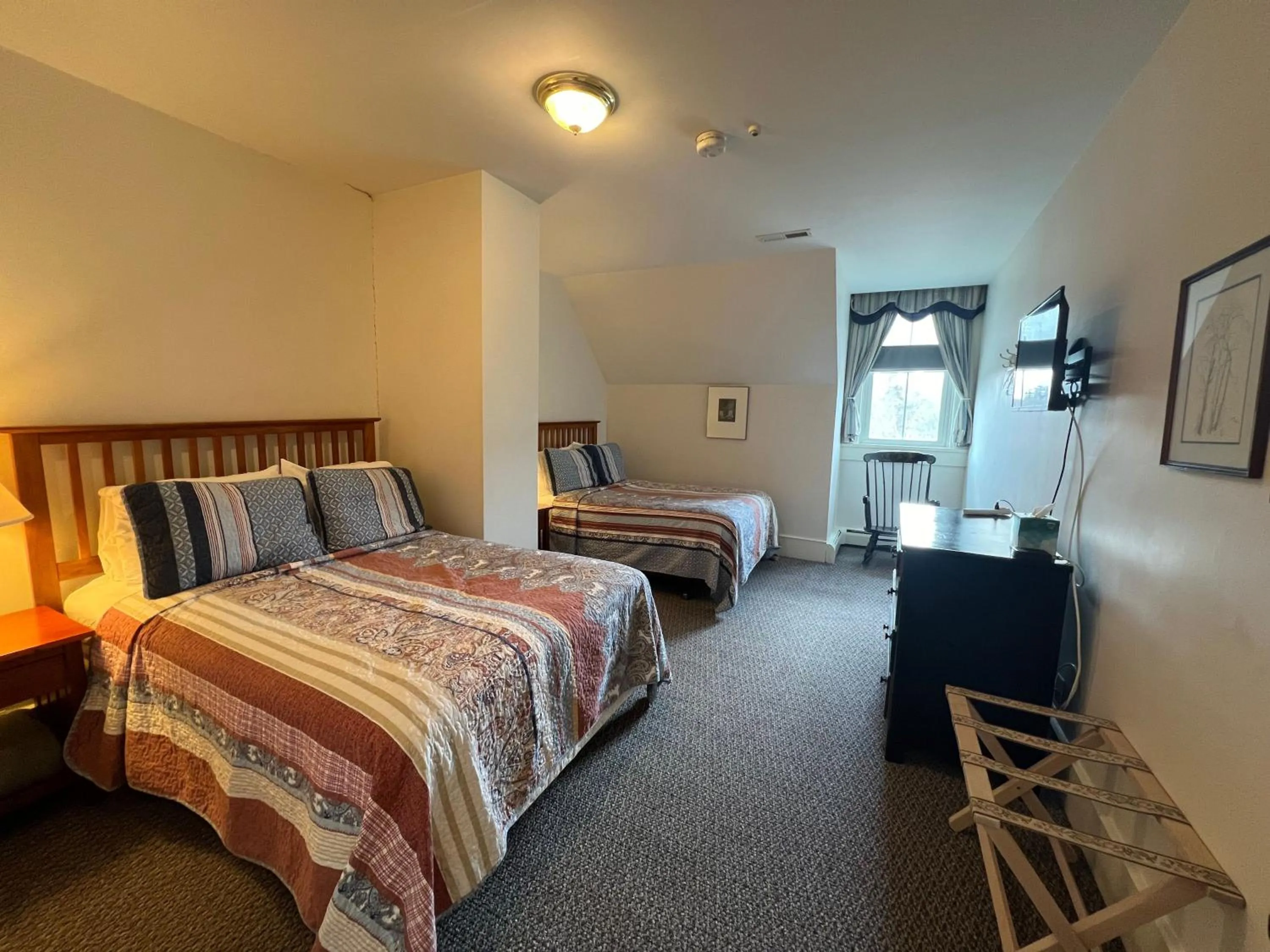 Bed in Echo Lake Inn