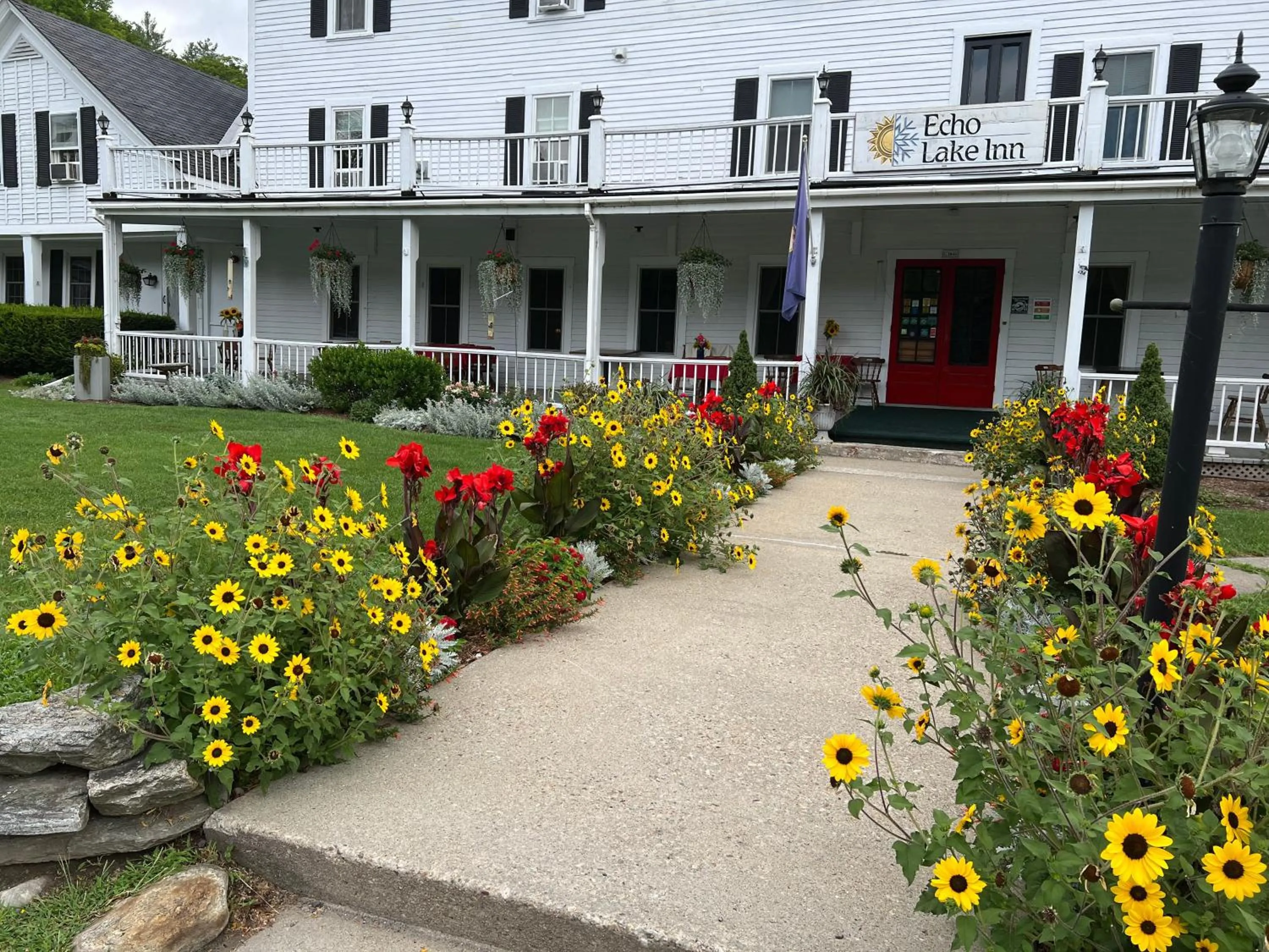 Property building in Echo Lake Inn