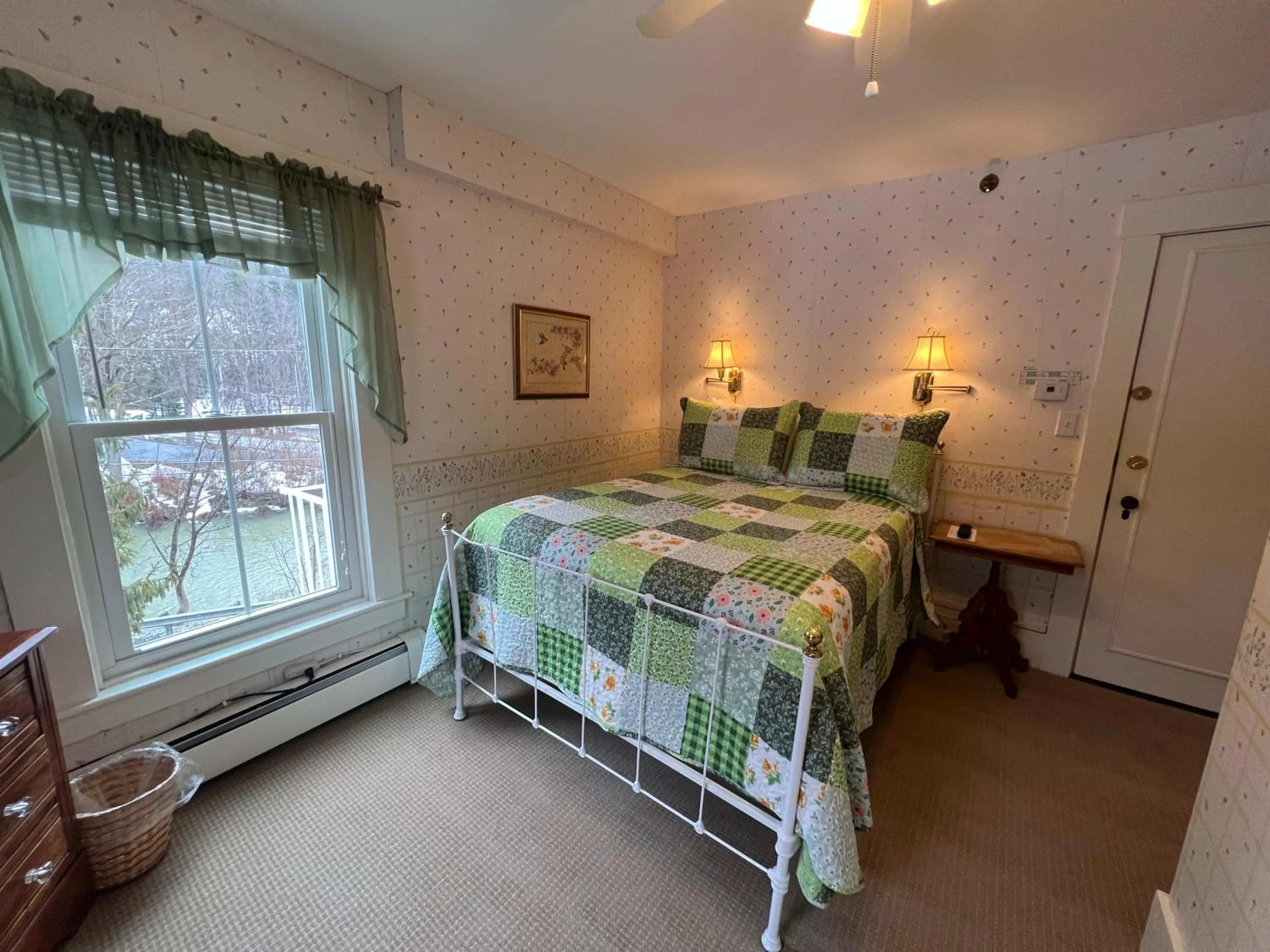 Bed in Echo Lake Inn