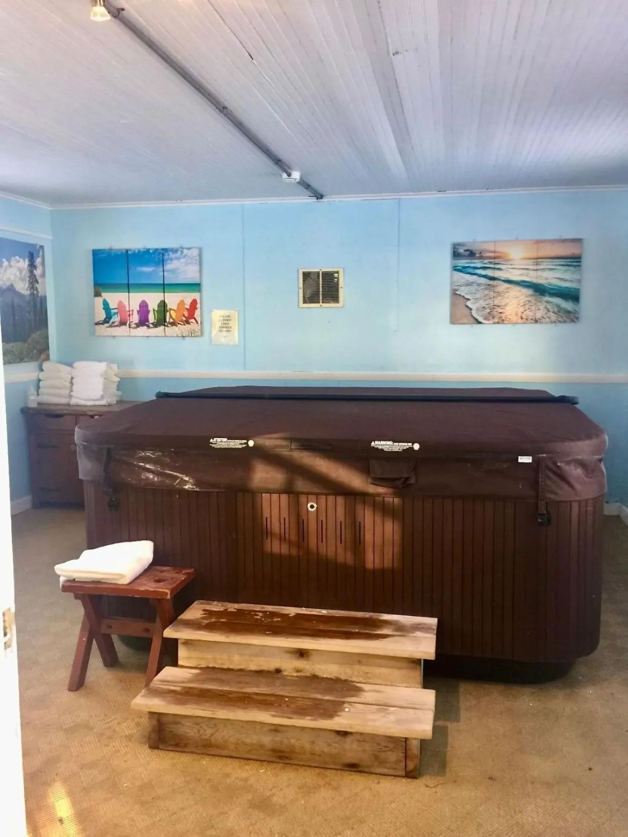 Hot Tub in Echo Lake Inn