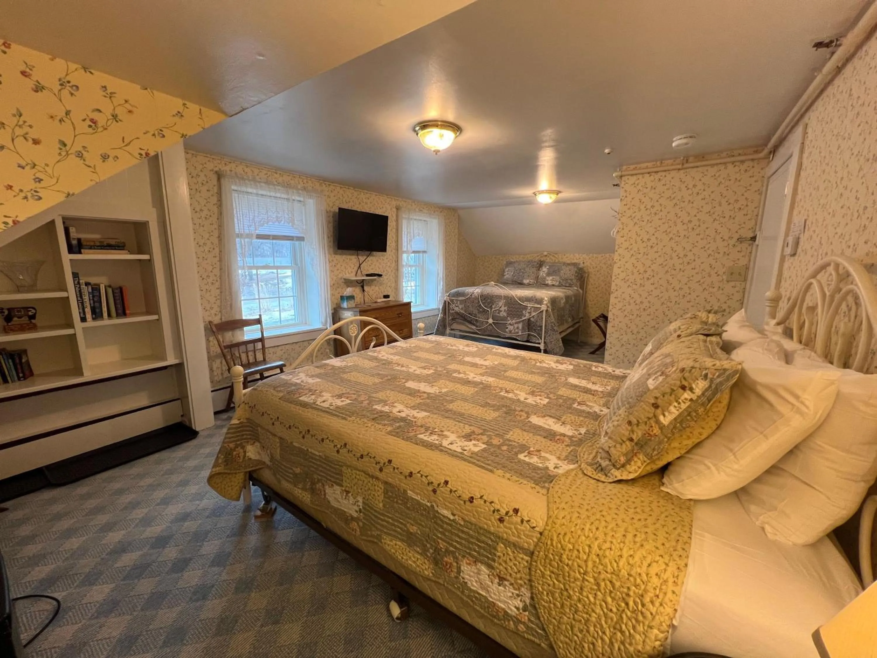 Bed in Echo Lake Inn