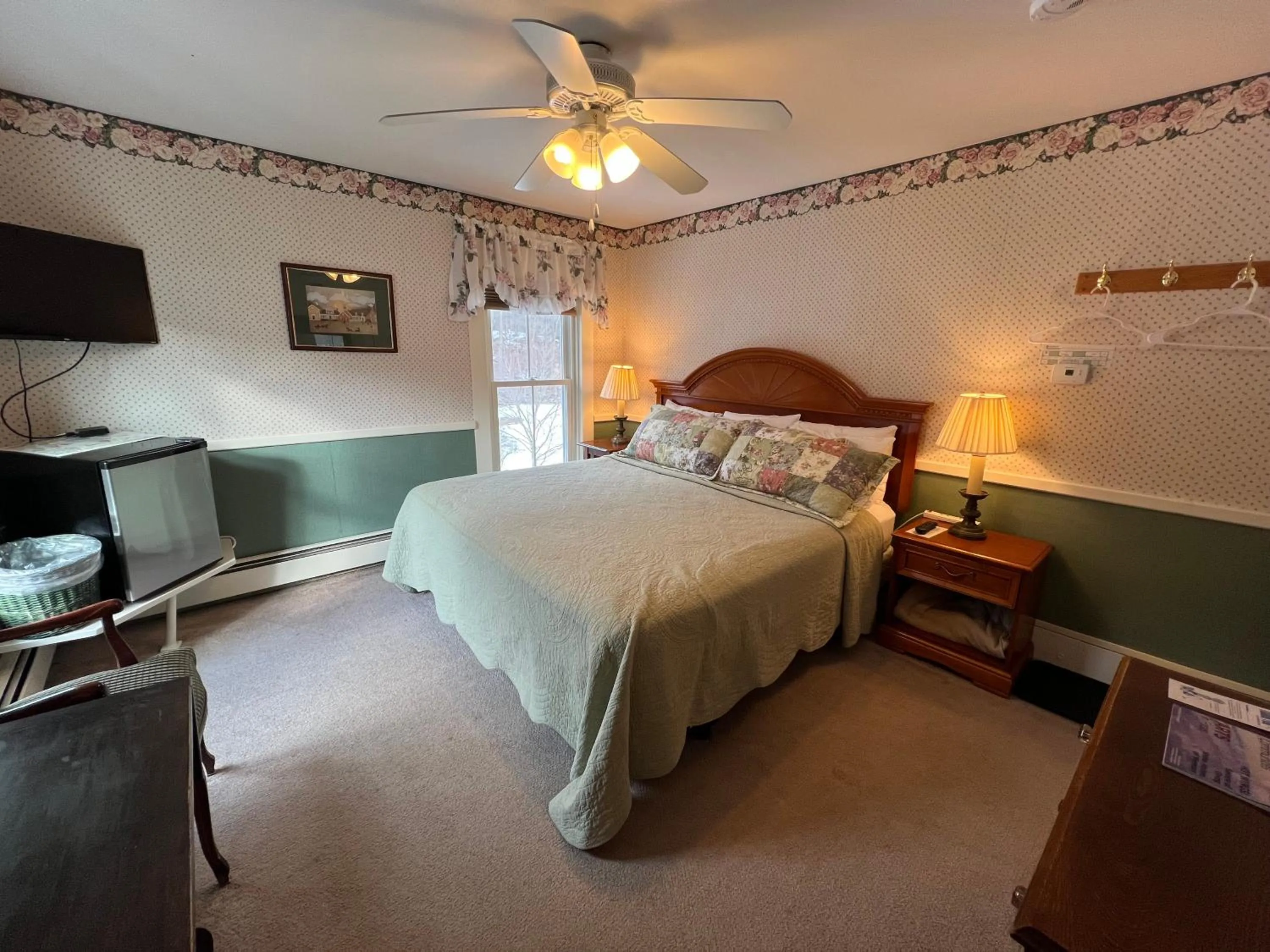 Bed in Echo Lake Inn