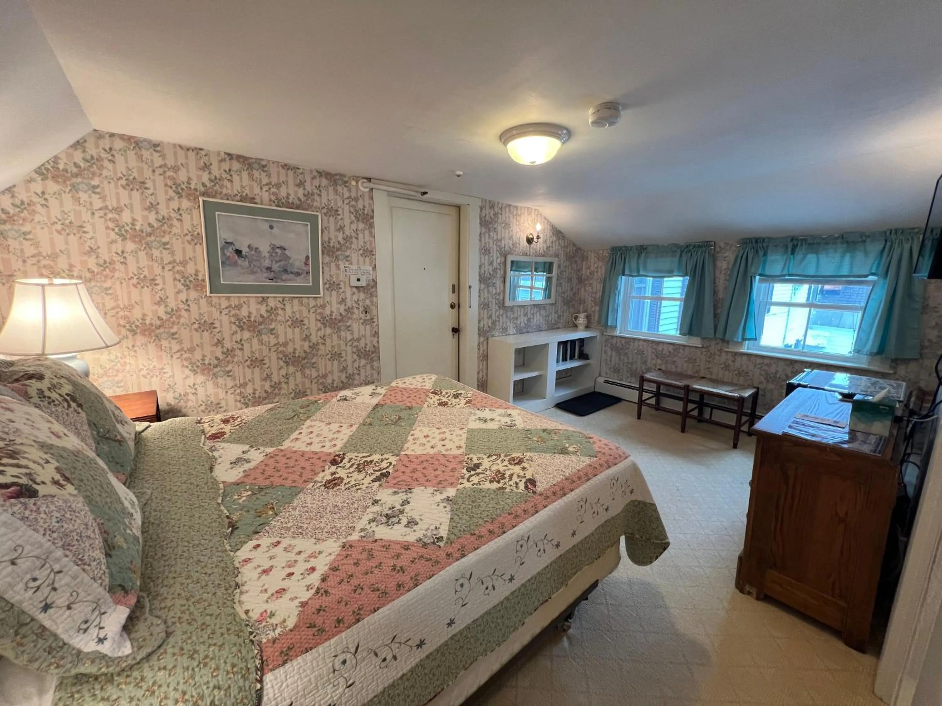 Bed in Echo Lake Inn