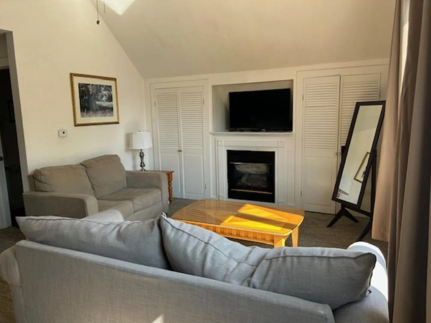 Living room in Echo Lake Inn