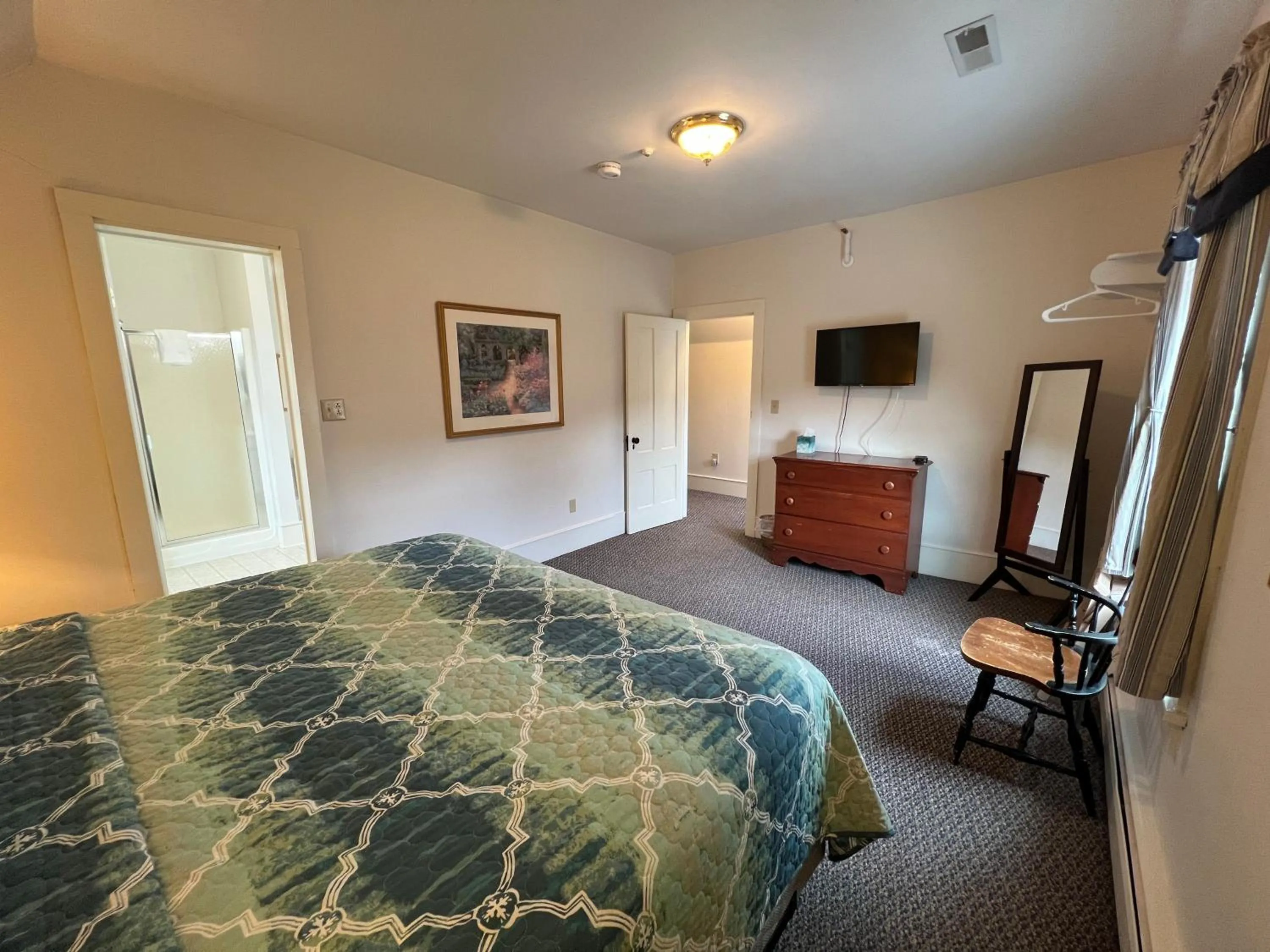 Bed in Echo Lake Inn