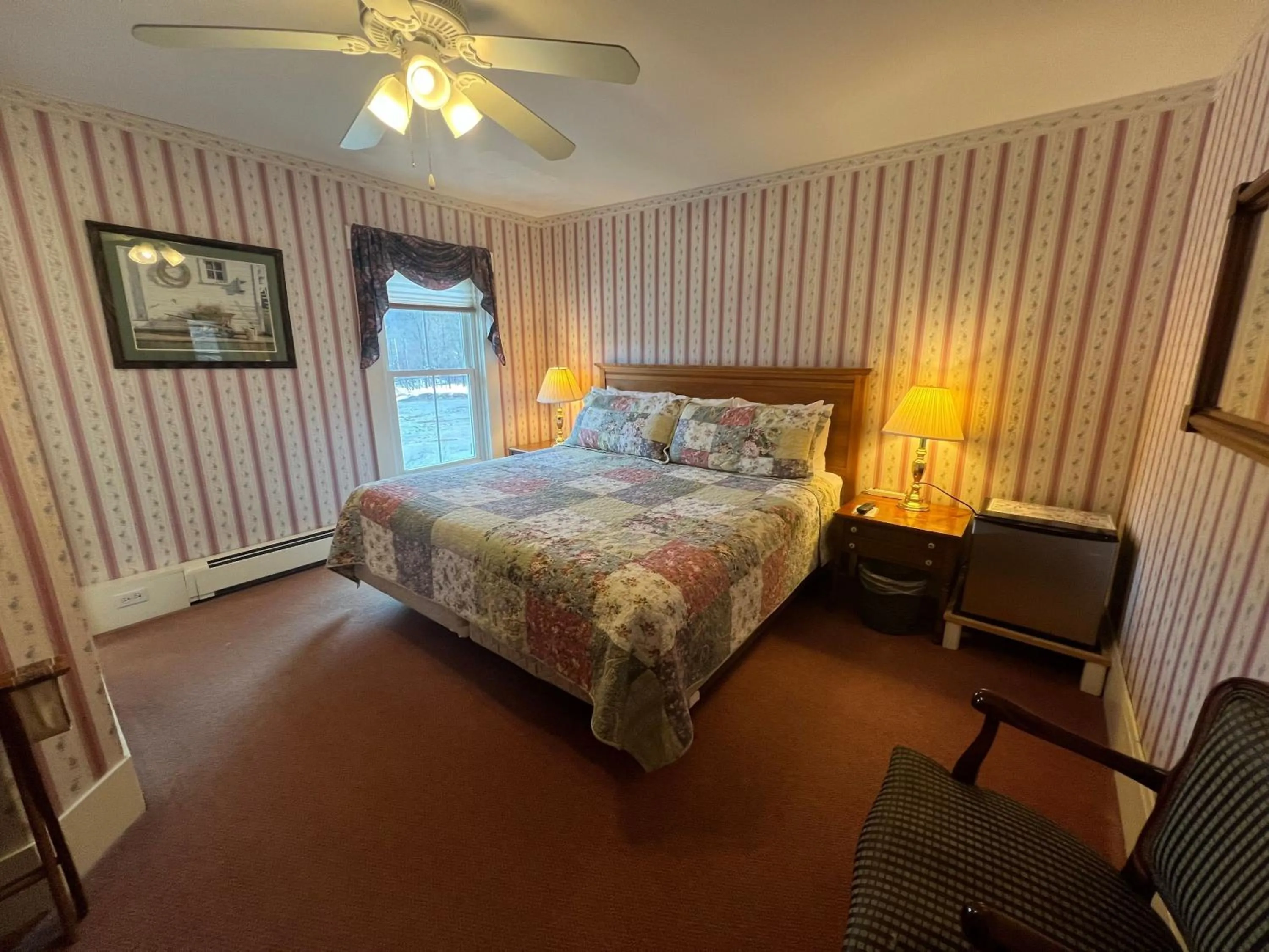 Bed in Echo Lake Inn