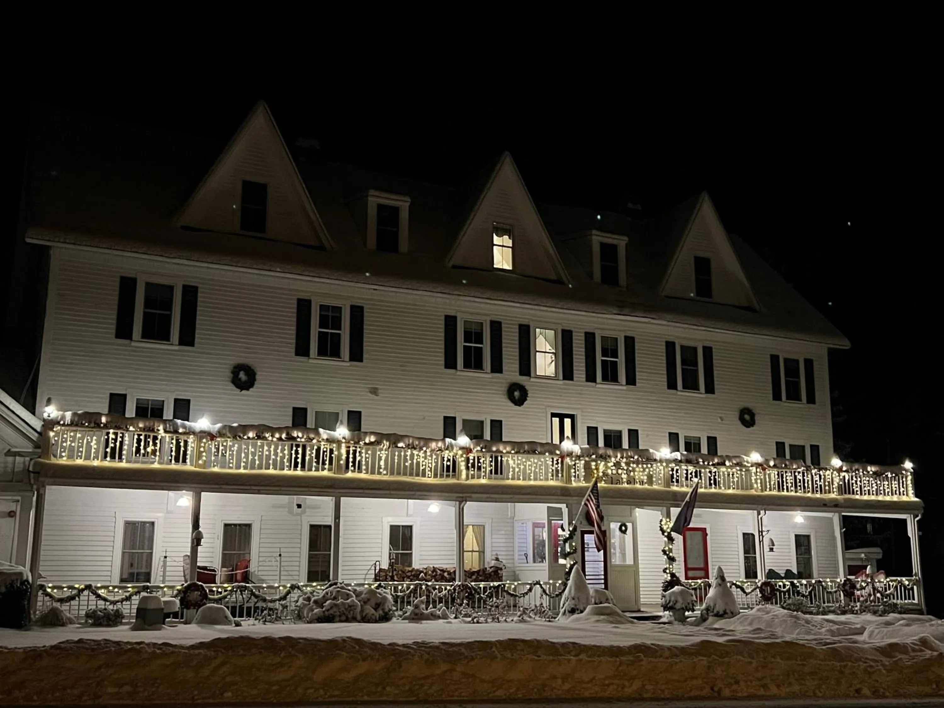 Property building in Echo Lake Inn