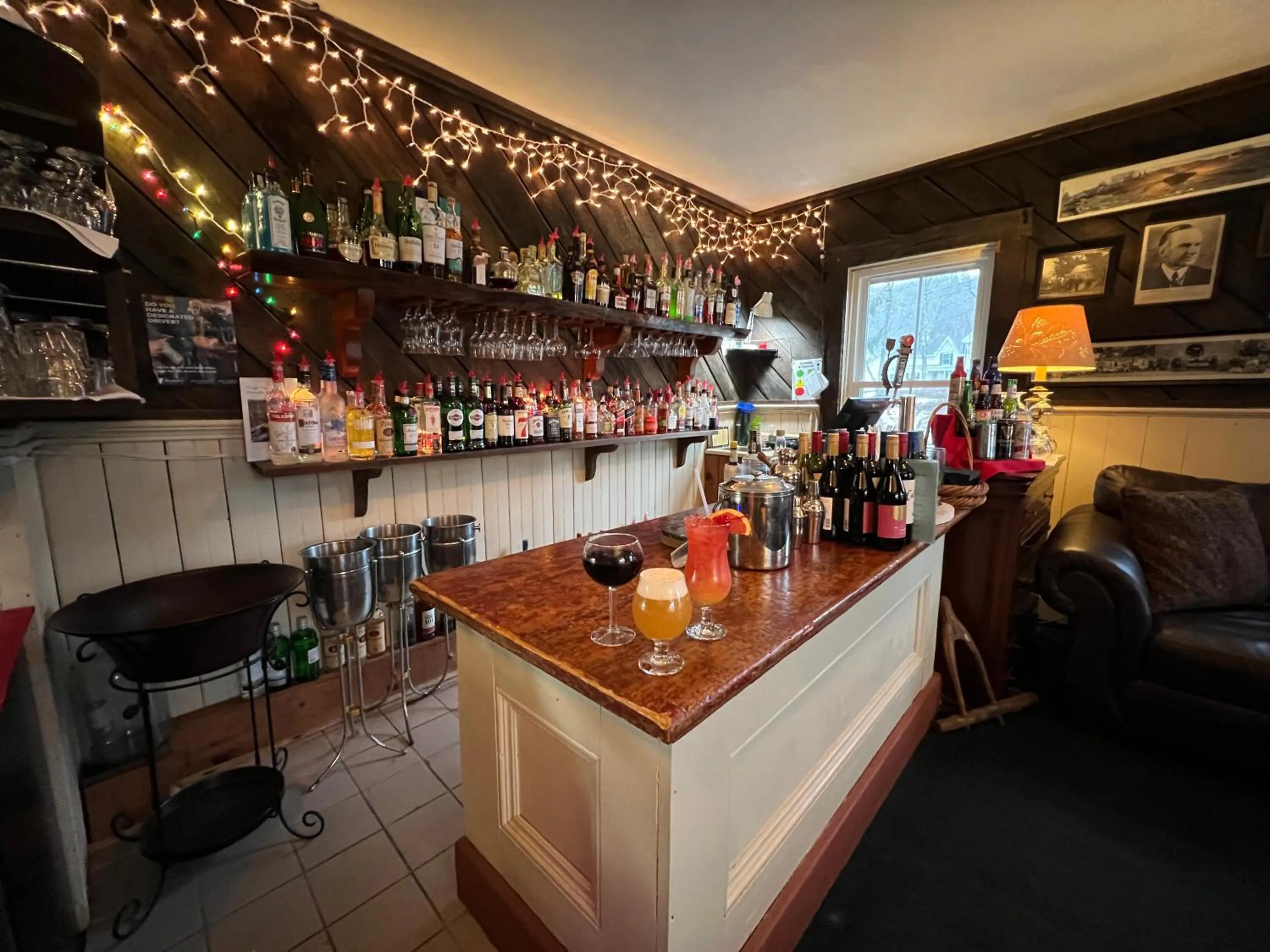 Lounge or bar in Echo Lake Inn