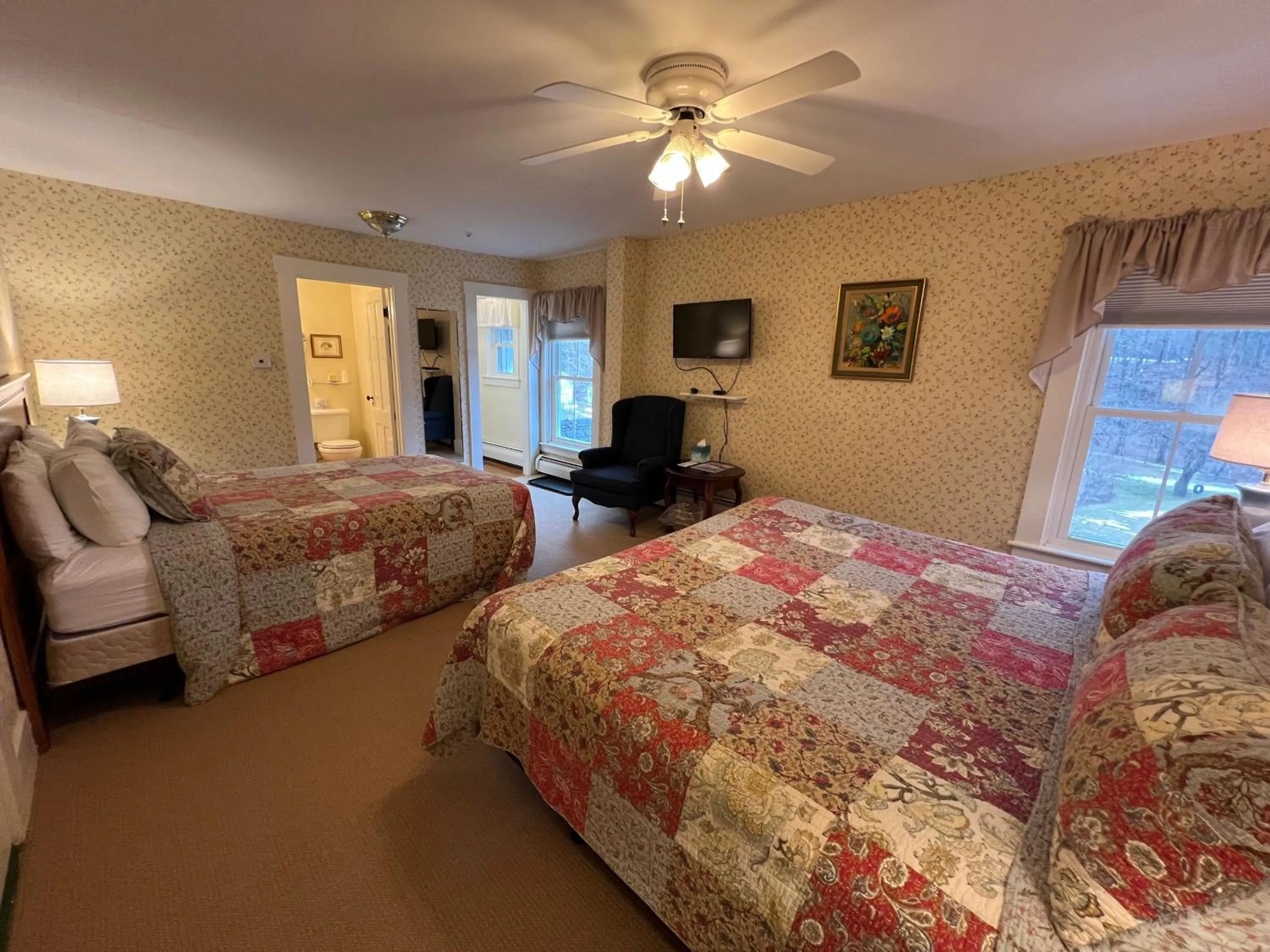 Bed in Echo Lake Inn