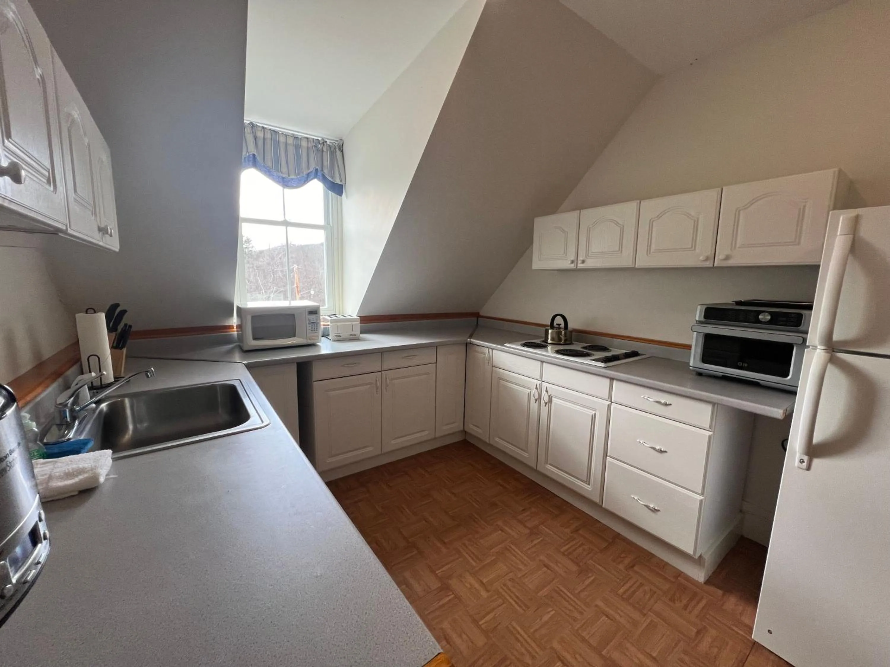 Kitchen or kitchenette in Echo Lake Inn