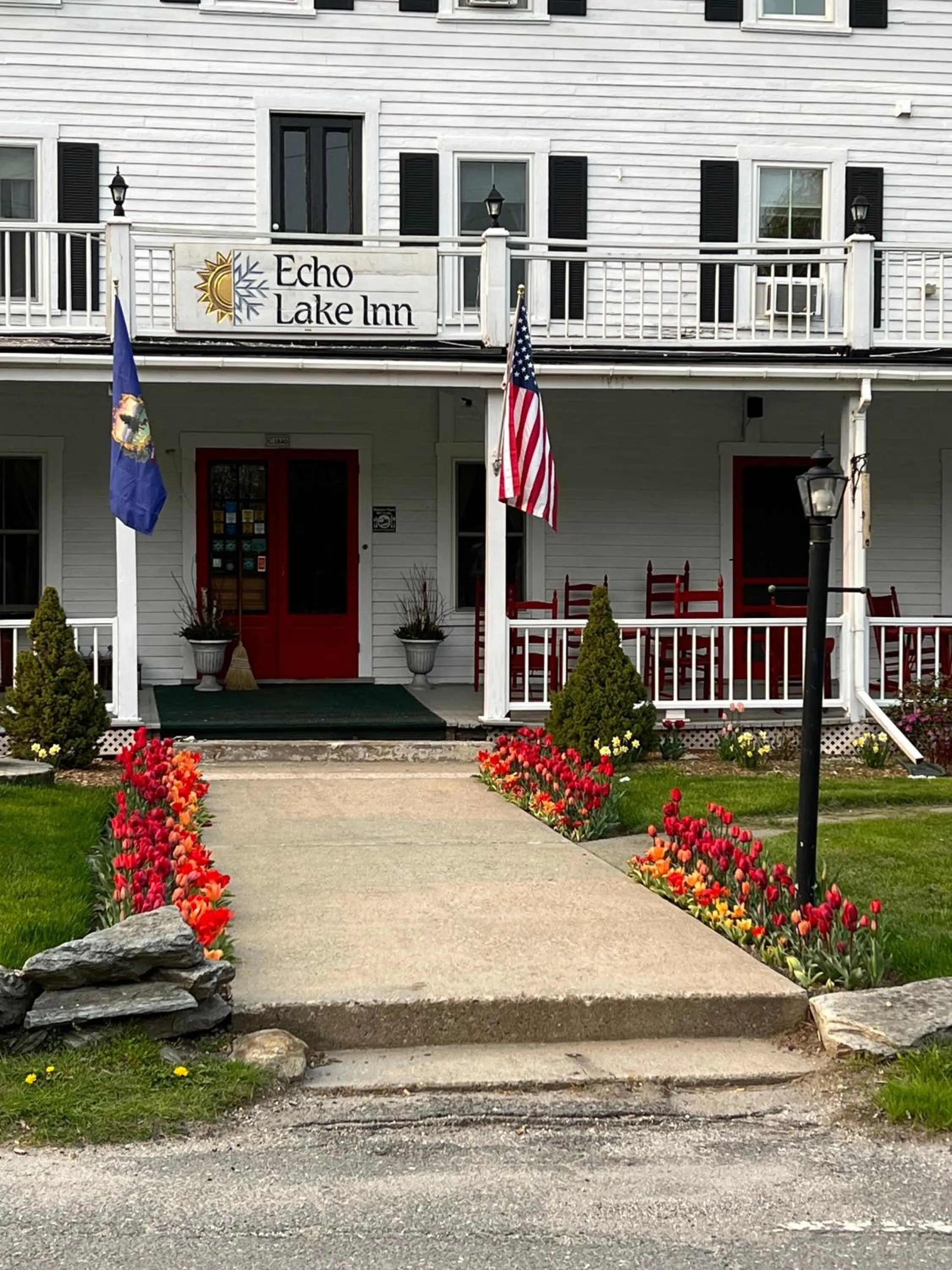Property building in Echo Lake Inn