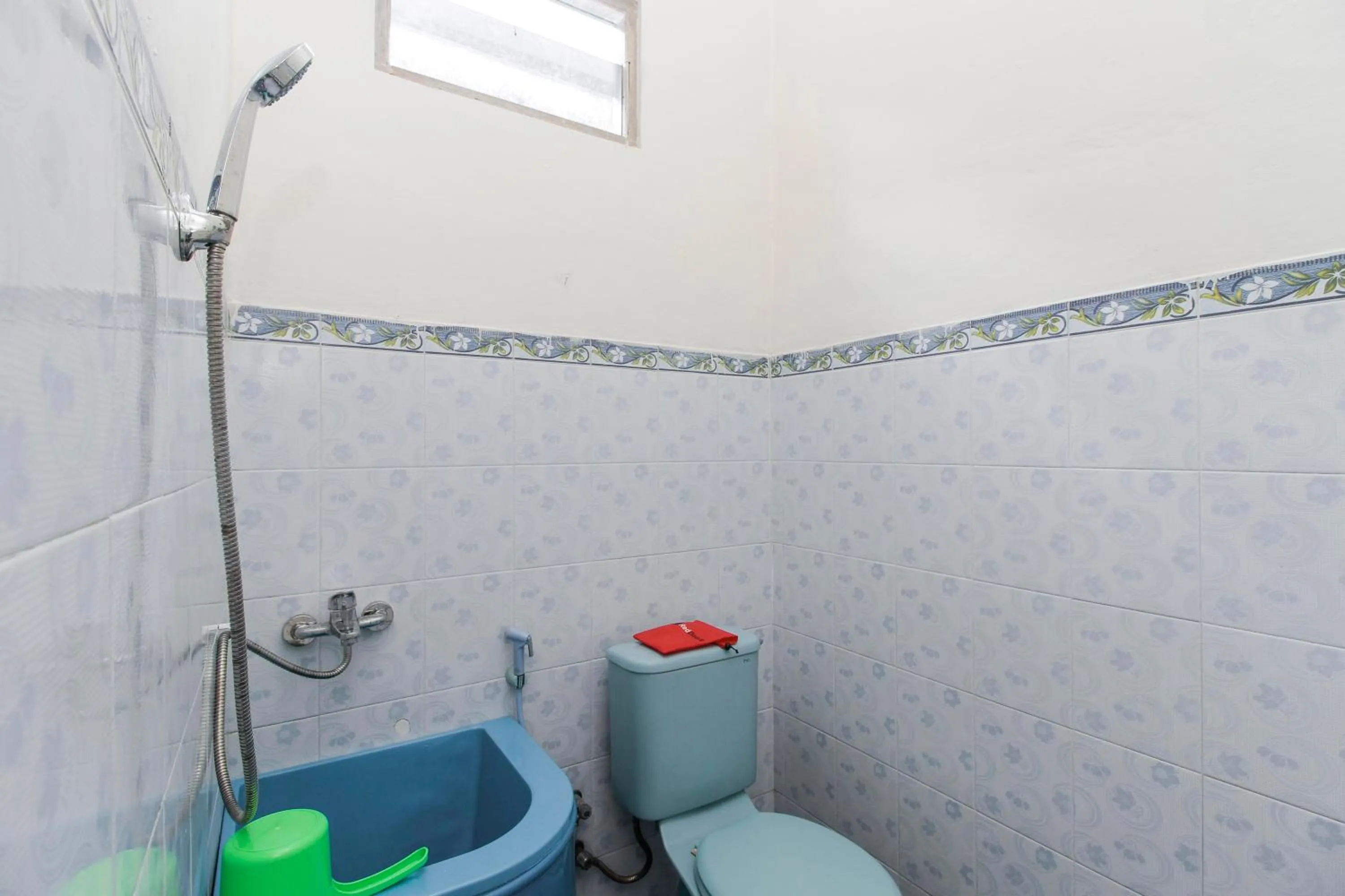 Bathroom in RedDoorz near Universitas Palangkaraya