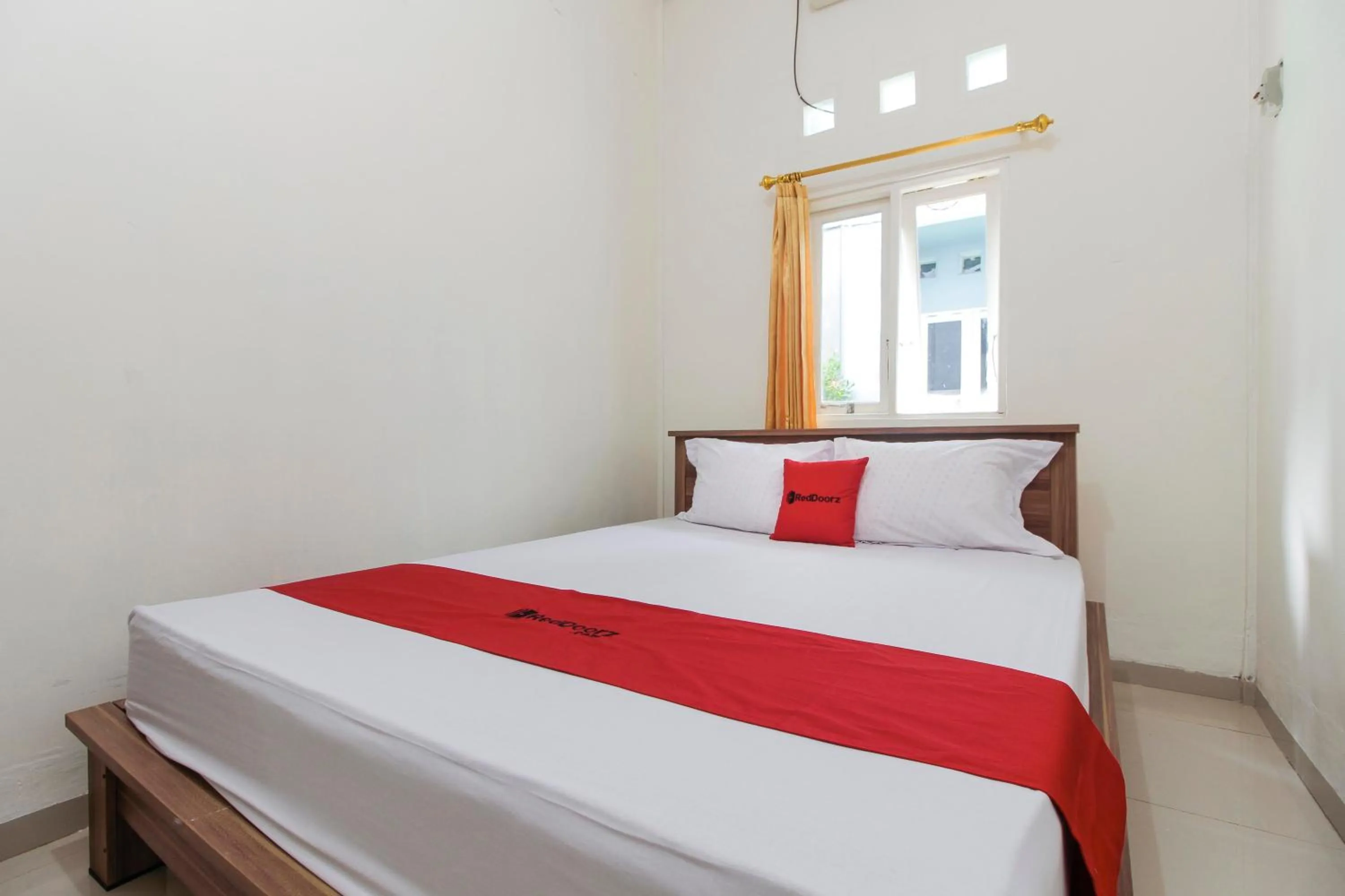 Bedroom, Bed in RedDoorz near Universitas Palangkaraya