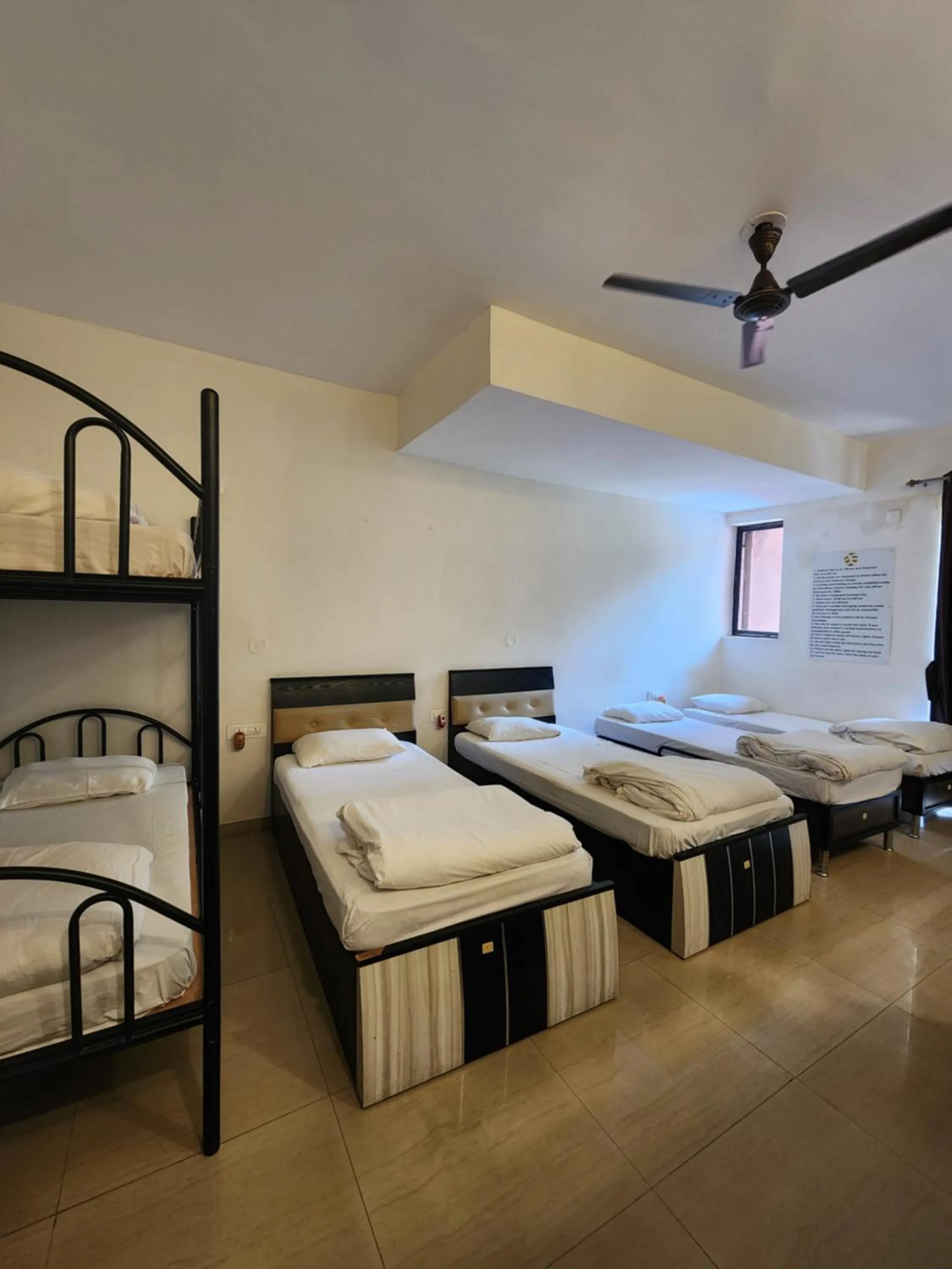 Bed in All Seasons Guest House I Rooms & Dorms