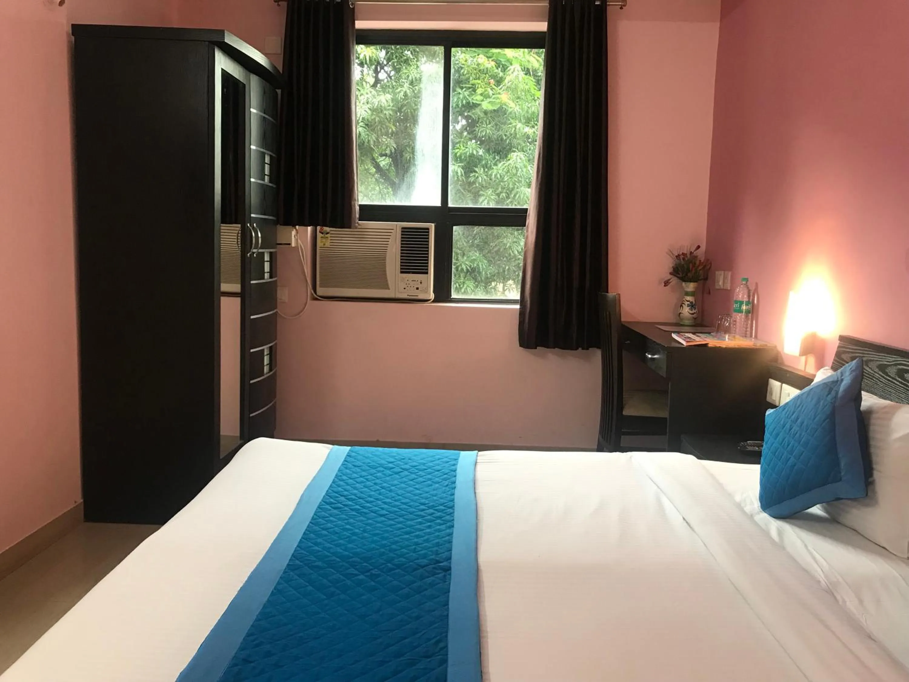 Bedroom, Bed in All Seasons Guest House I Rooms & Dorms