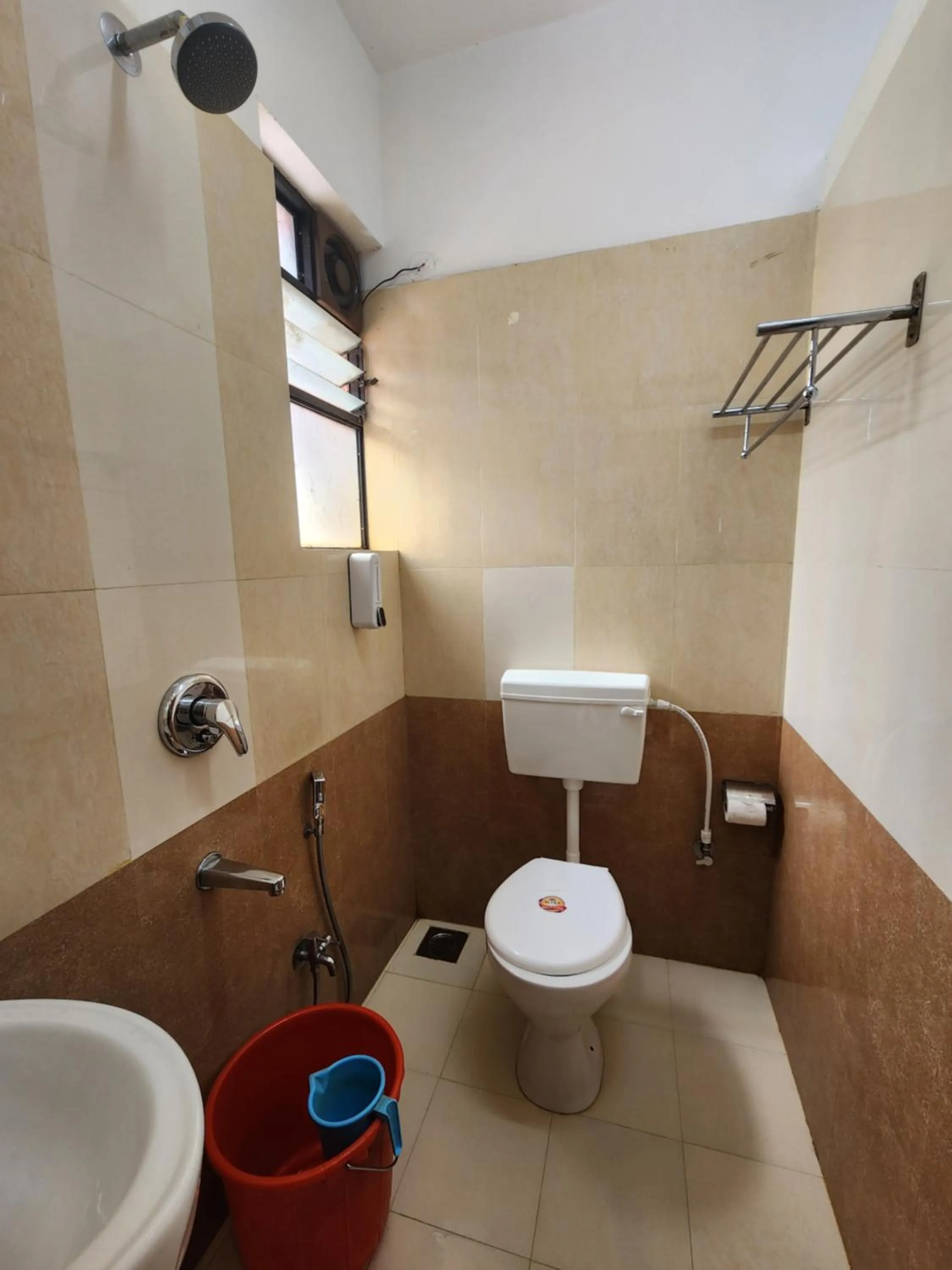 Bathroom in All Seasons Guest House I Rooms & Dorms