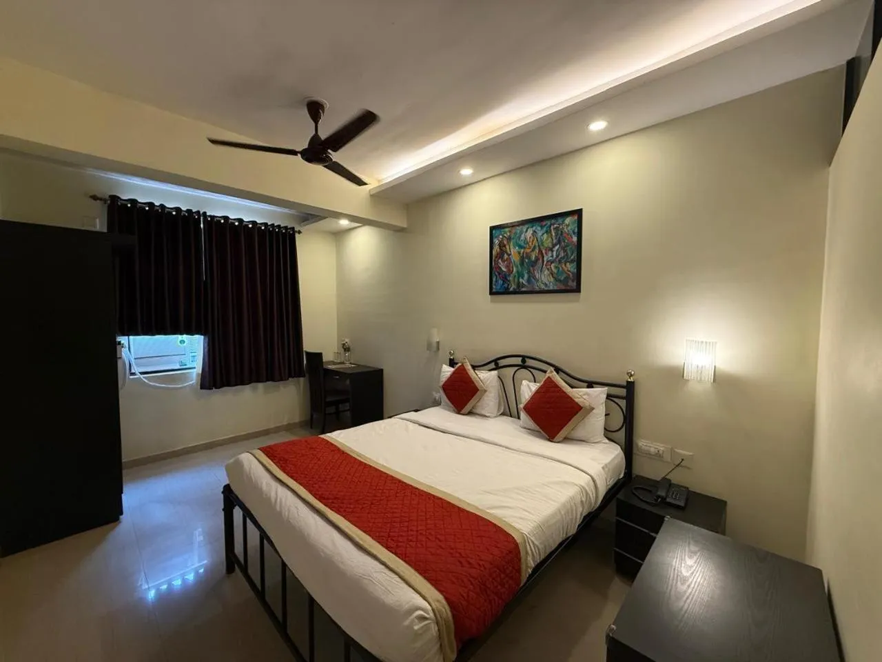 Bed in All Seasons Guest House I Rooms & Dorms