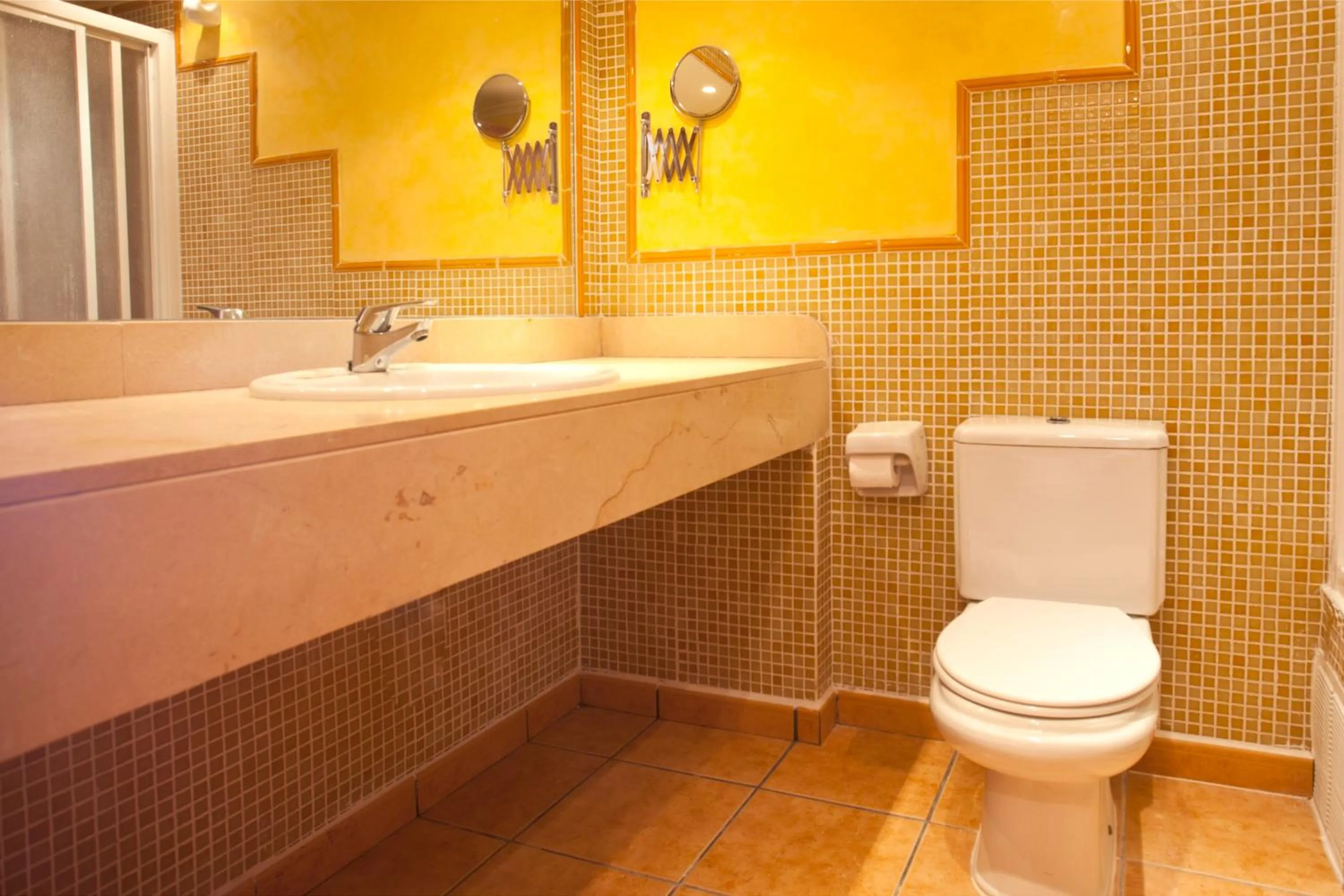 Toilet in Mix Peymar