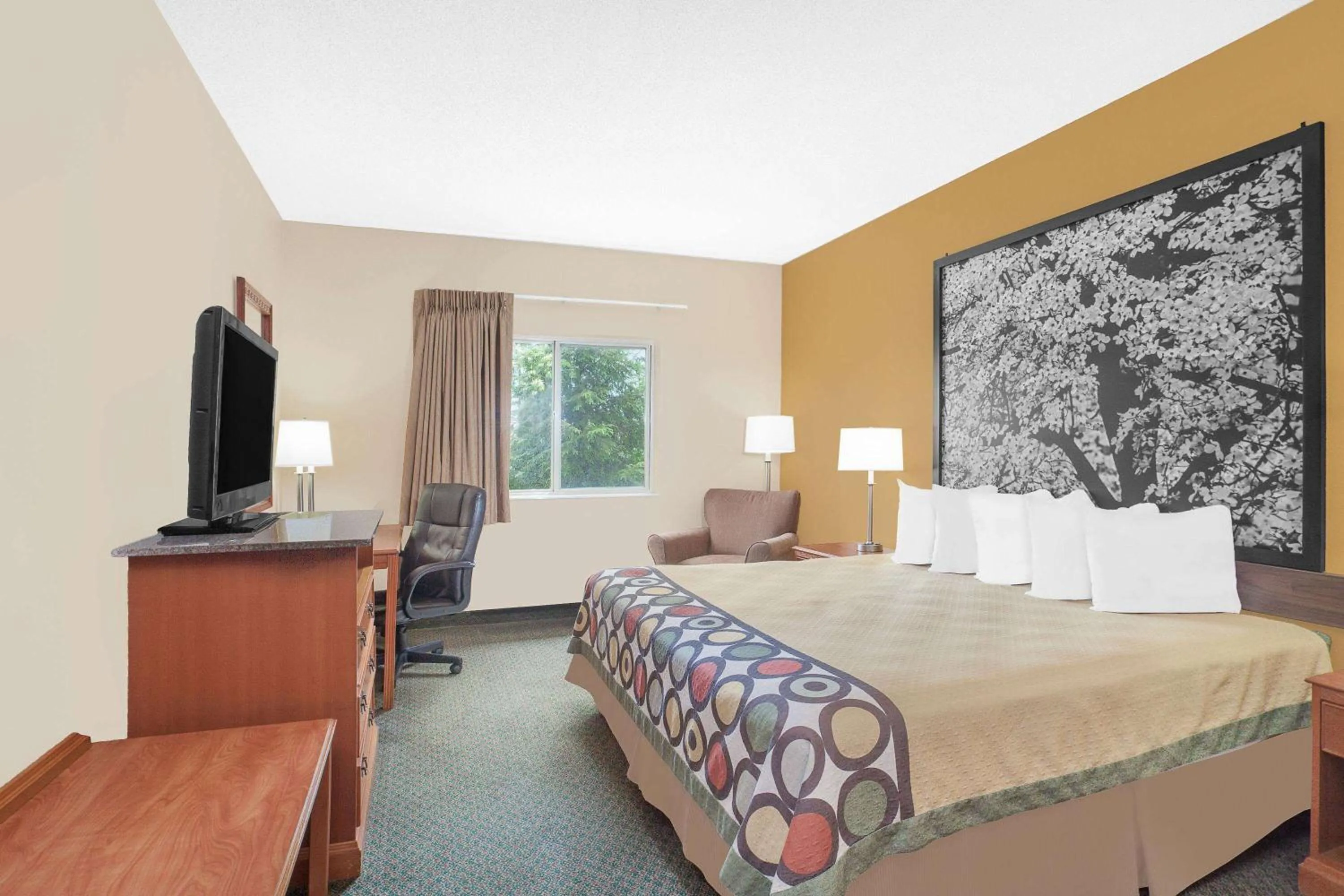 Photo of the whole room, Bed in Super 8 by Wyndham Central City