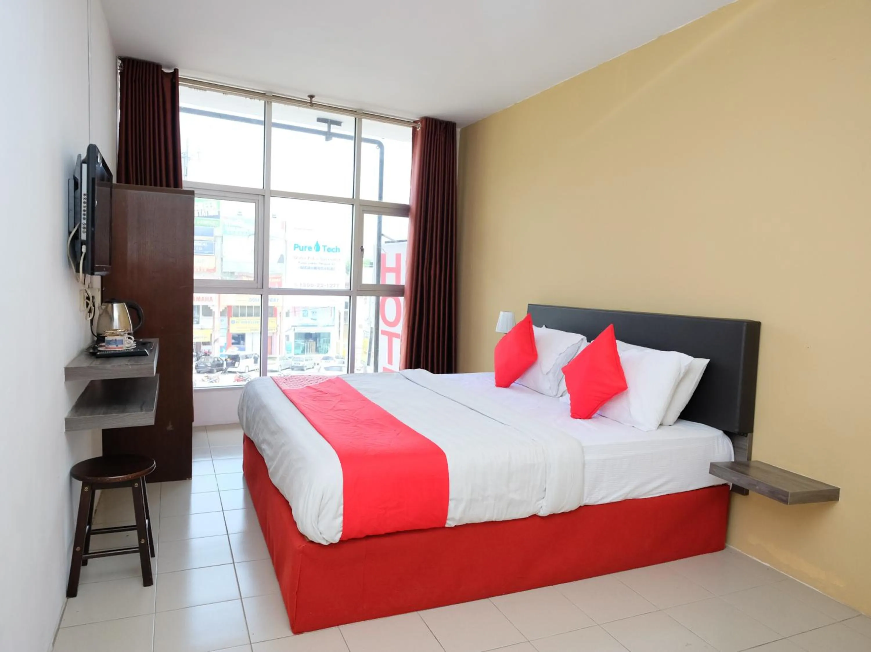 Bedroom in OYO 619 Grand City Hotel 2