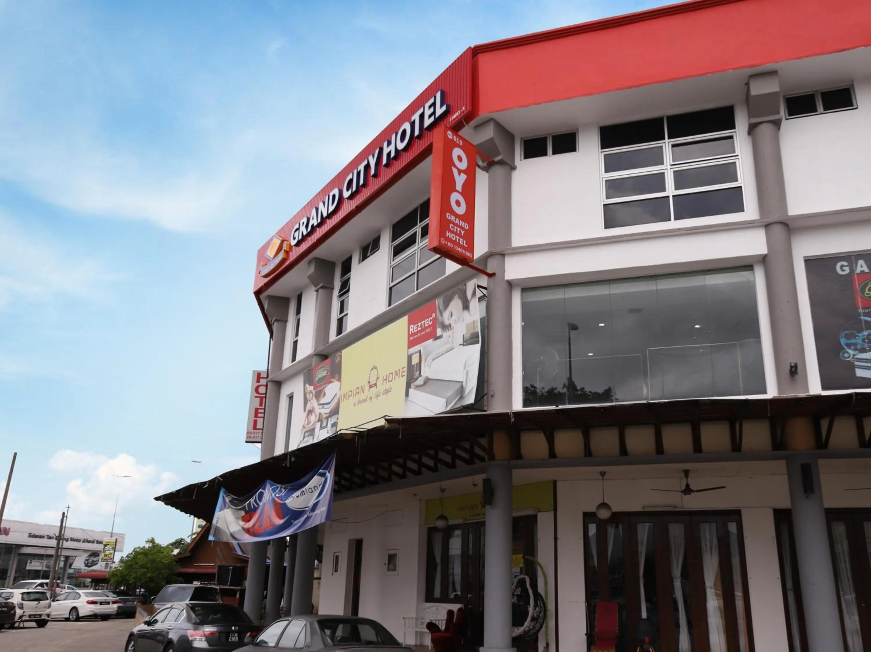 Facade/entrance, Property Building in OYO 619 Grand City Hotel 2