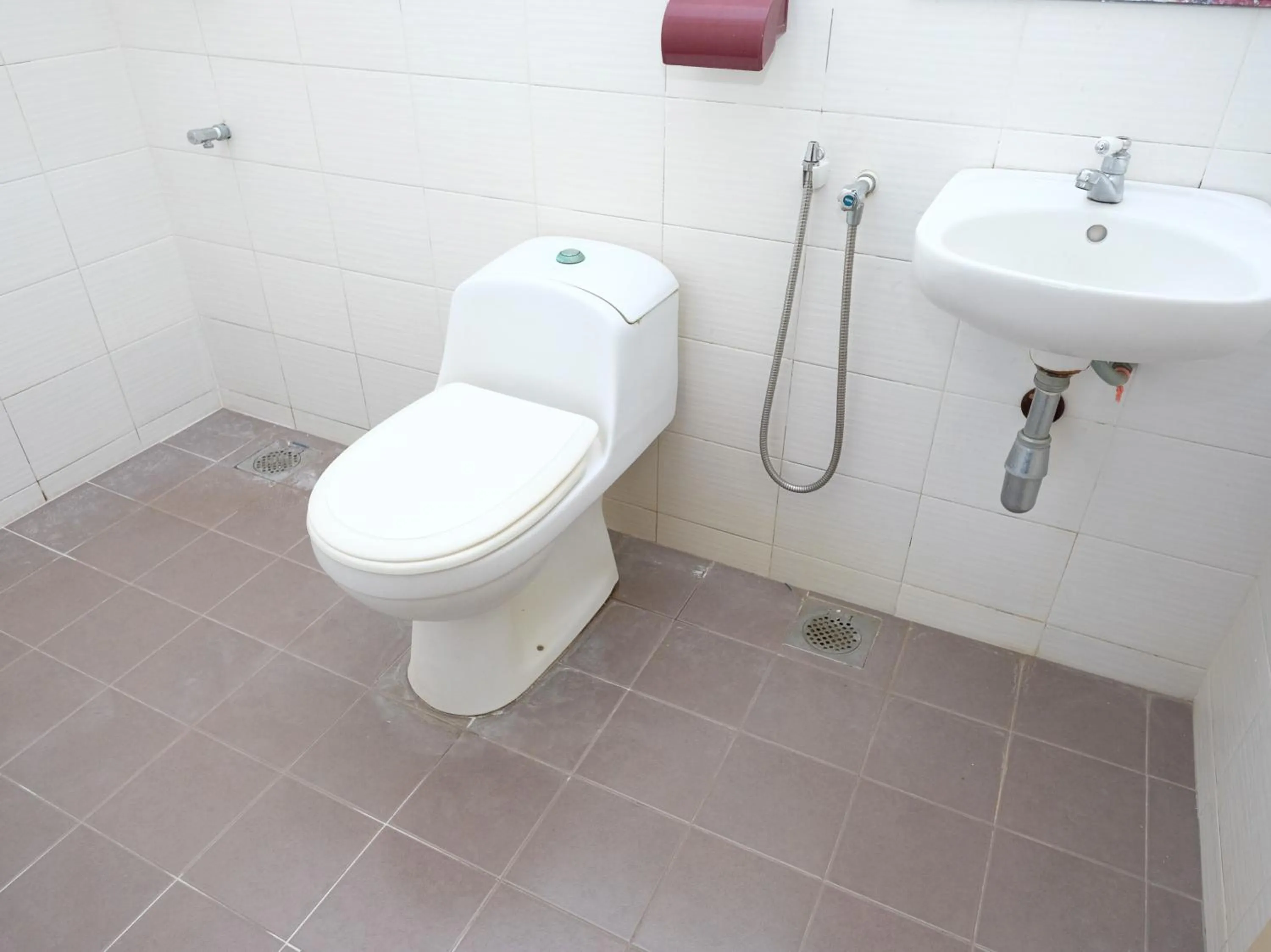 Bathroom in OYO 619 Grand City Hotel 2