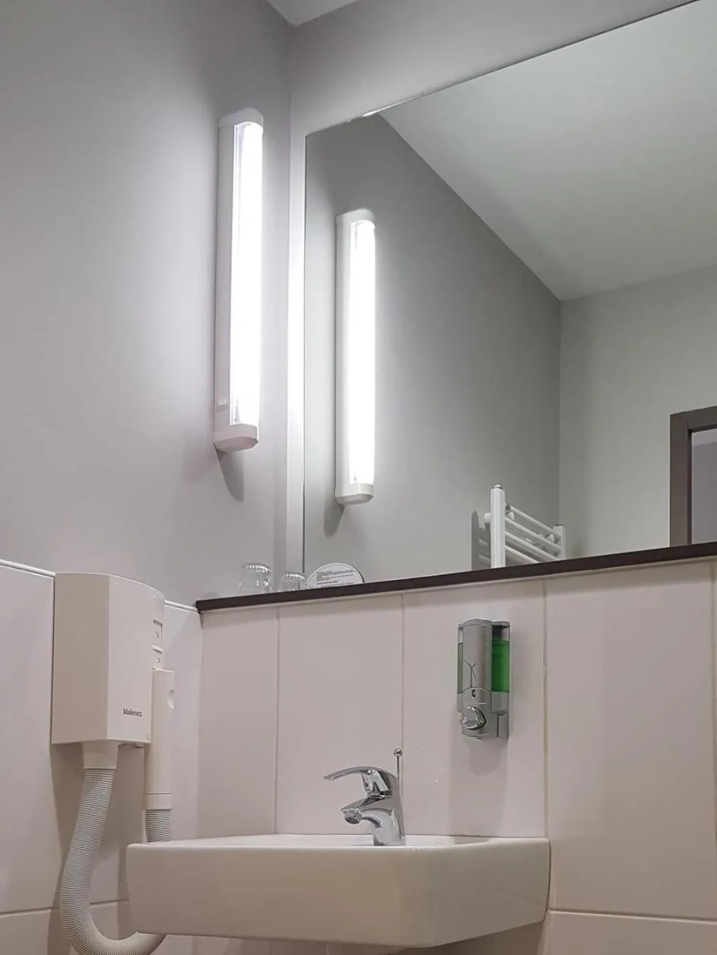 Bathroom in The Originals City, L'Haut' Aile, Coquelles-Calais Tunnel s/Manche L'HAUTAILE