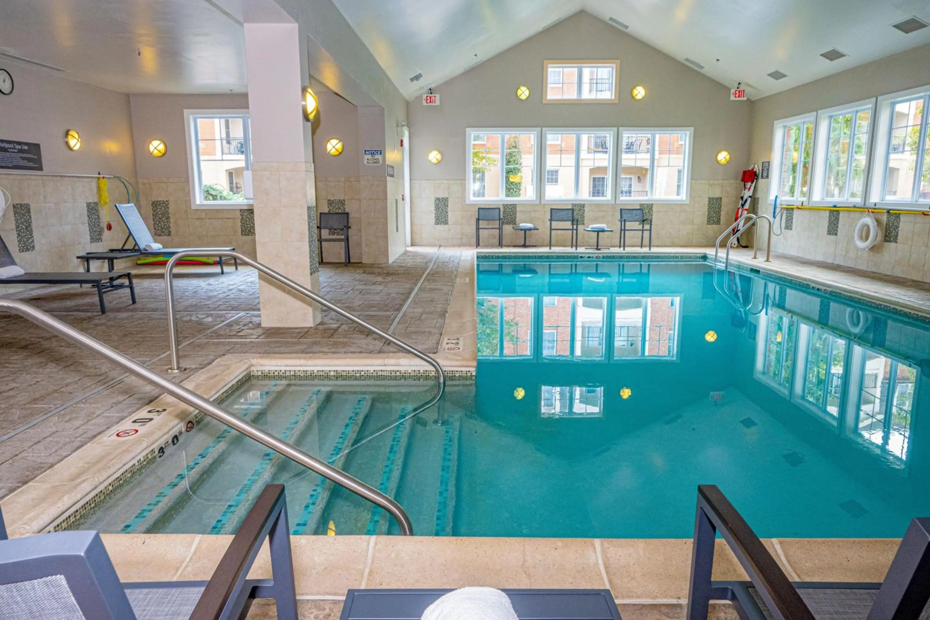 Swimming pool in Residence Inn by Marriott Woodbridge Edison/Raritan Center