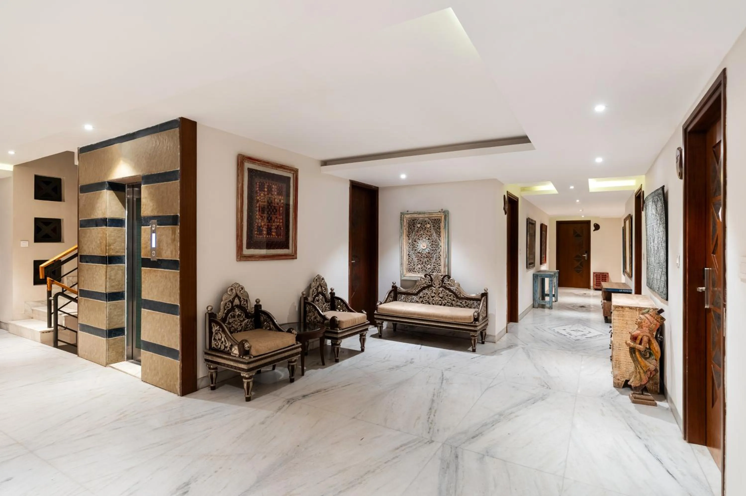 Lobby or reception in The Ramvilas - A Rooftop Pichola Lake View Hotel