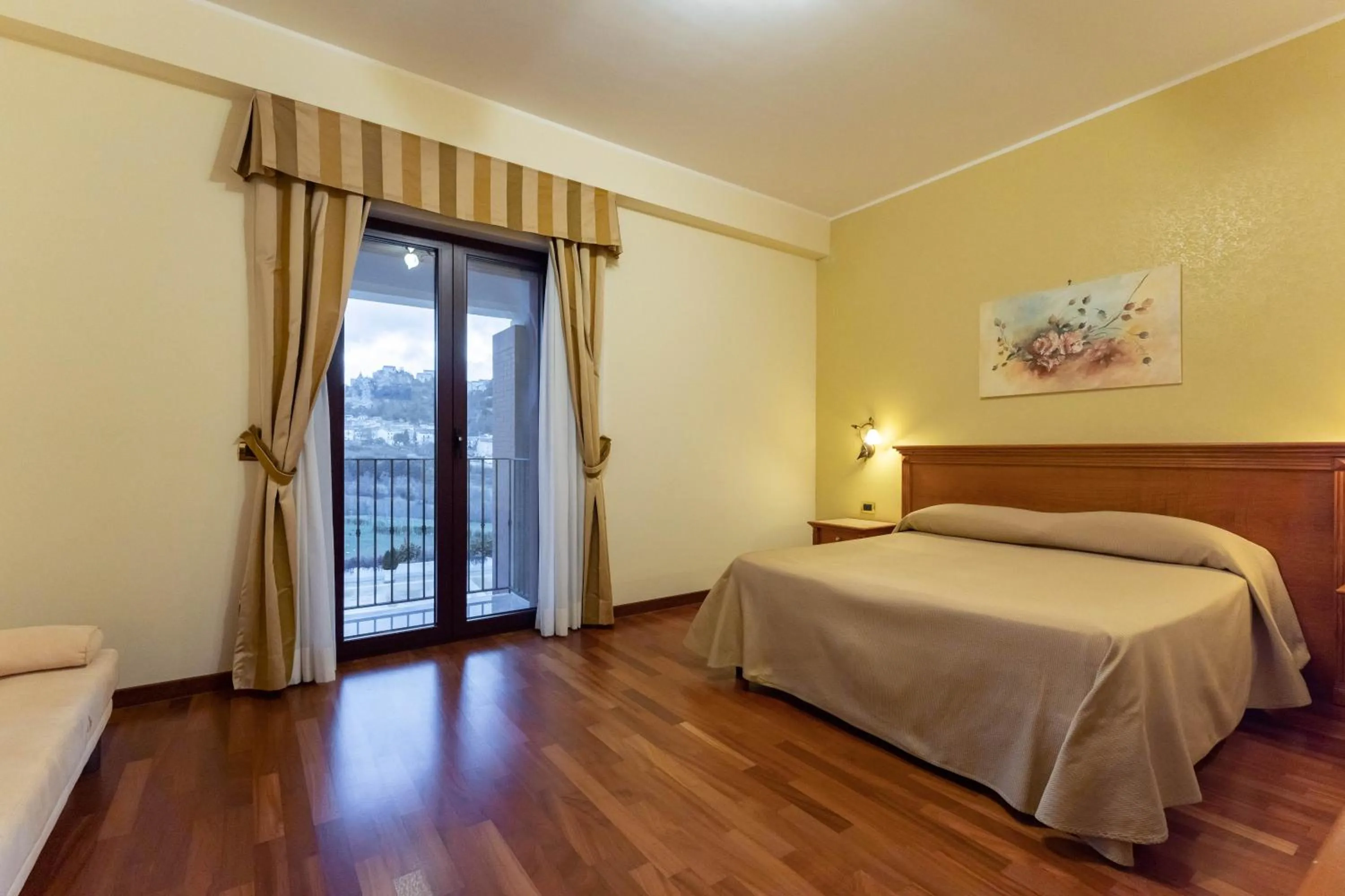 Photo of the whole room, Bed in Domus Hotel