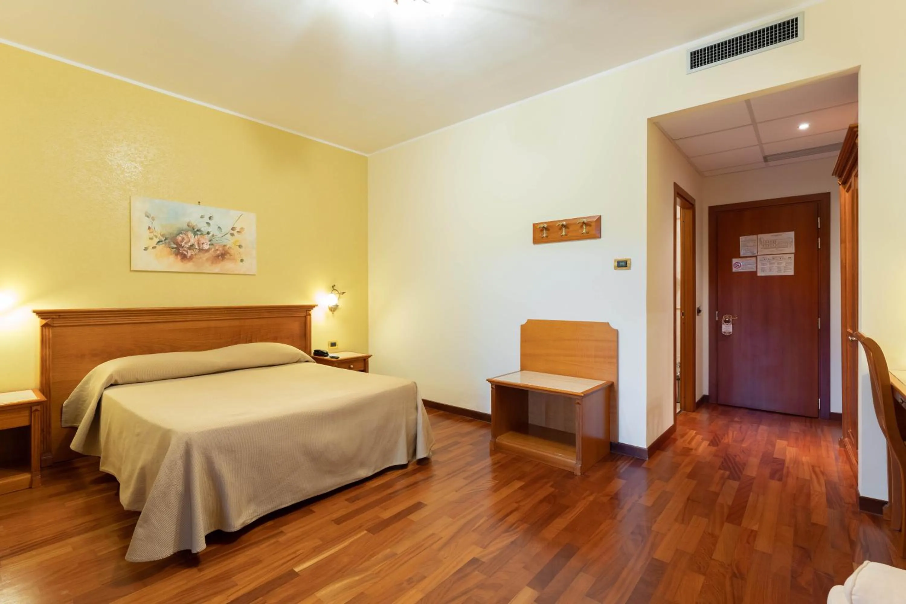 Photo of the whole room, Bed in Domus Hotel