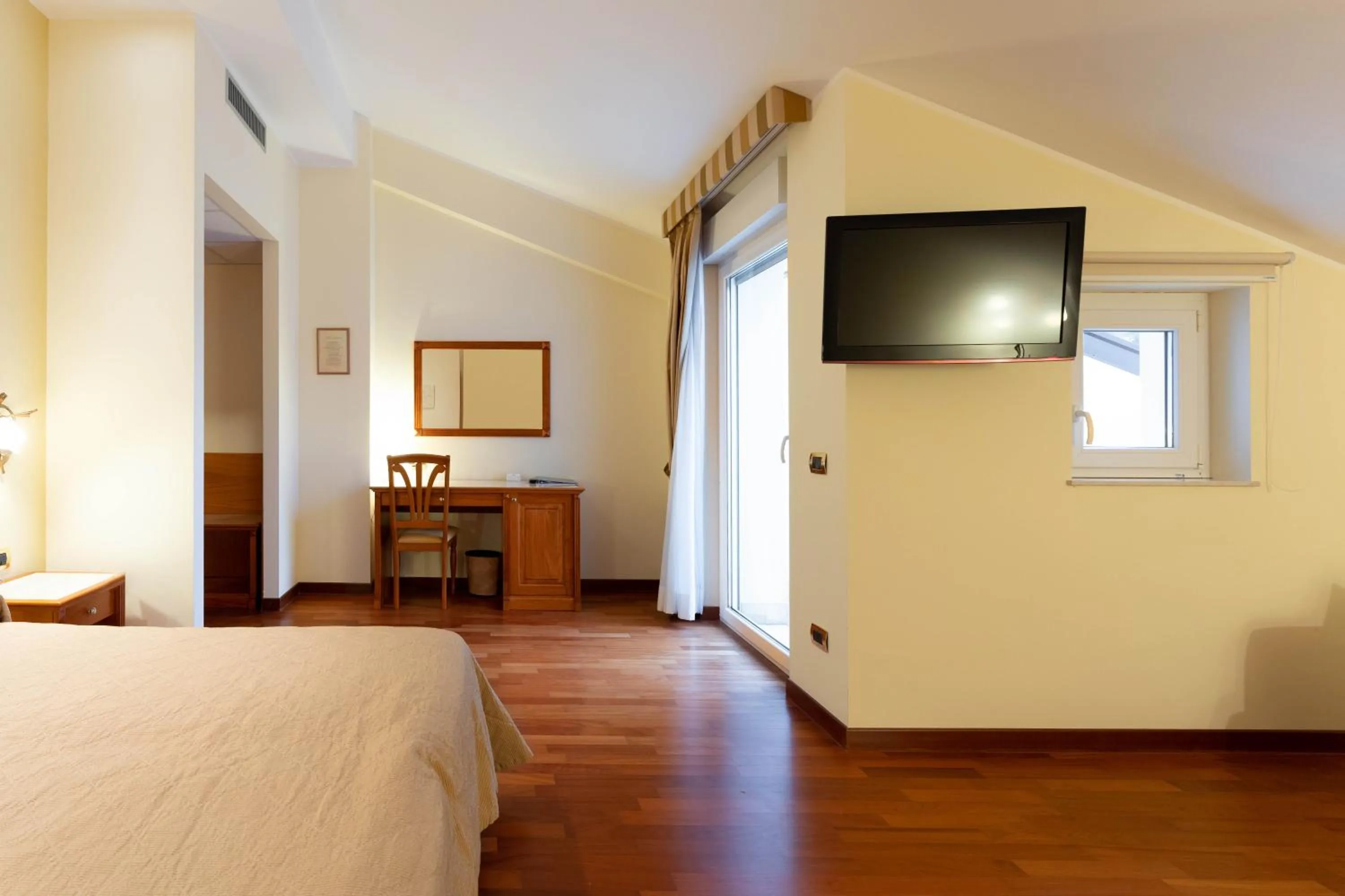 Photo of the whole room, Bed in Domus Hotel