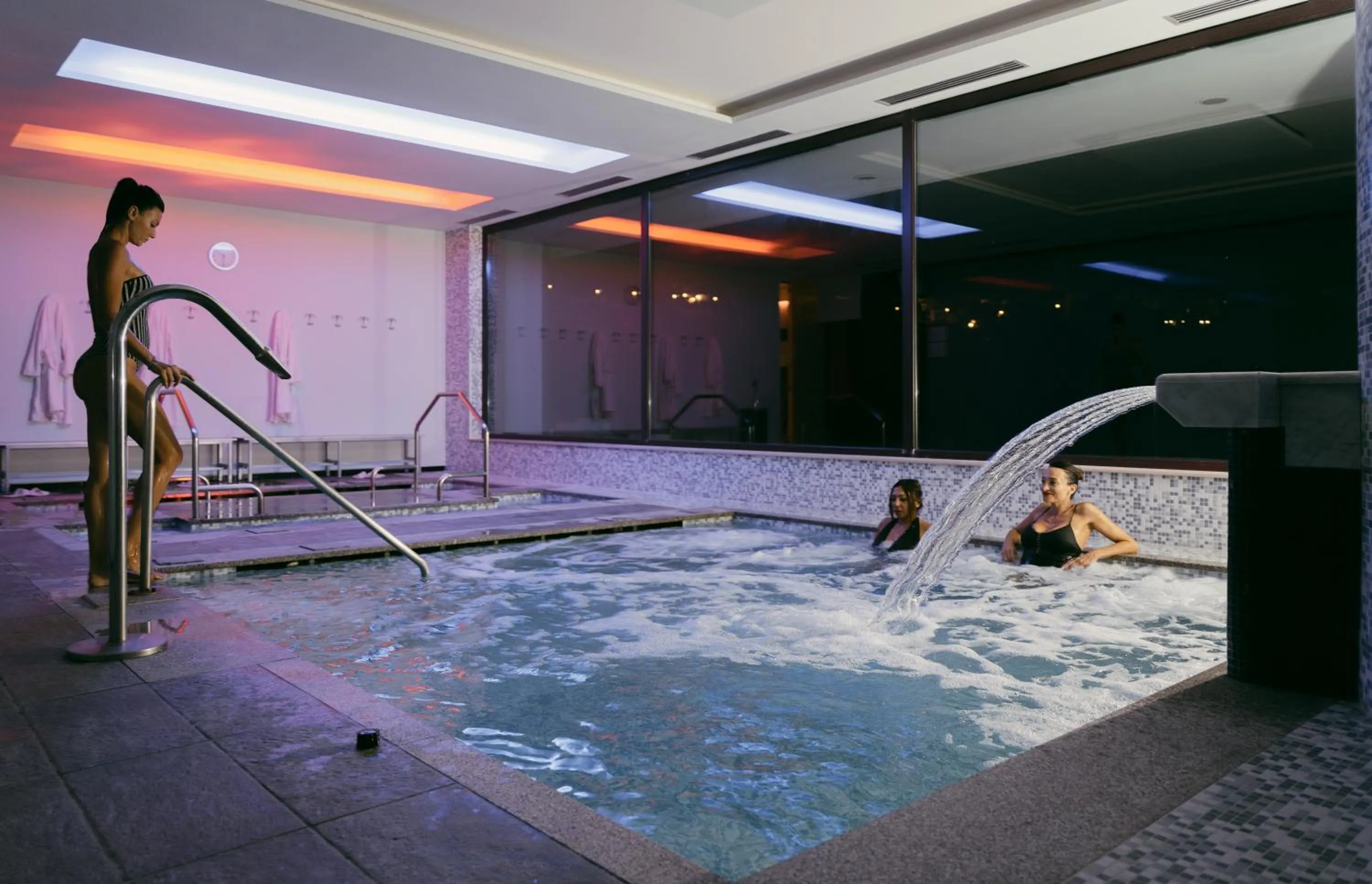 Hot Tub in Domus Hotel