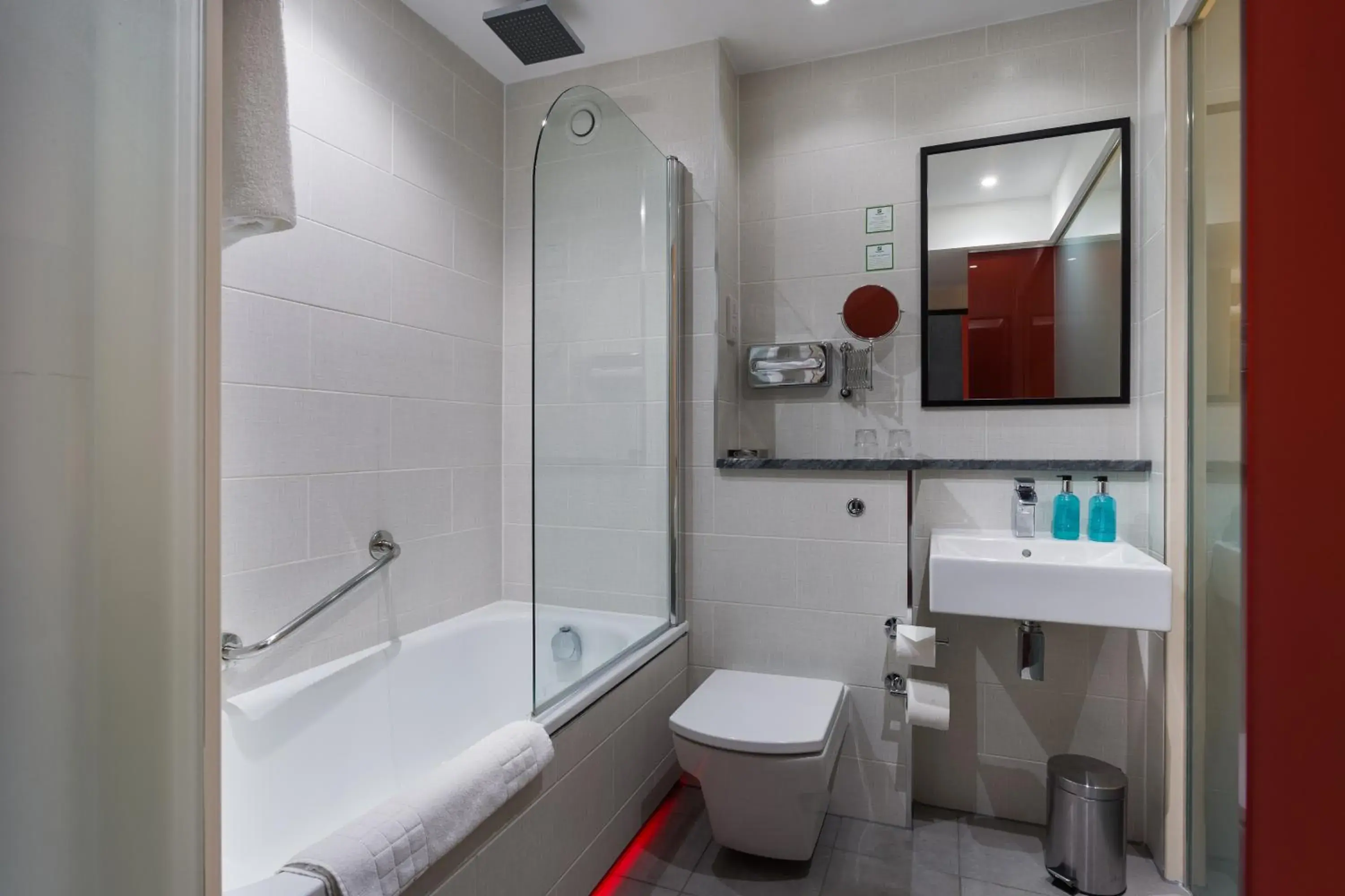Standard King Room in Holiday Inn Sittingbourne by IHG Standard King Room in Holiday Inn Sittingbourne by IHG