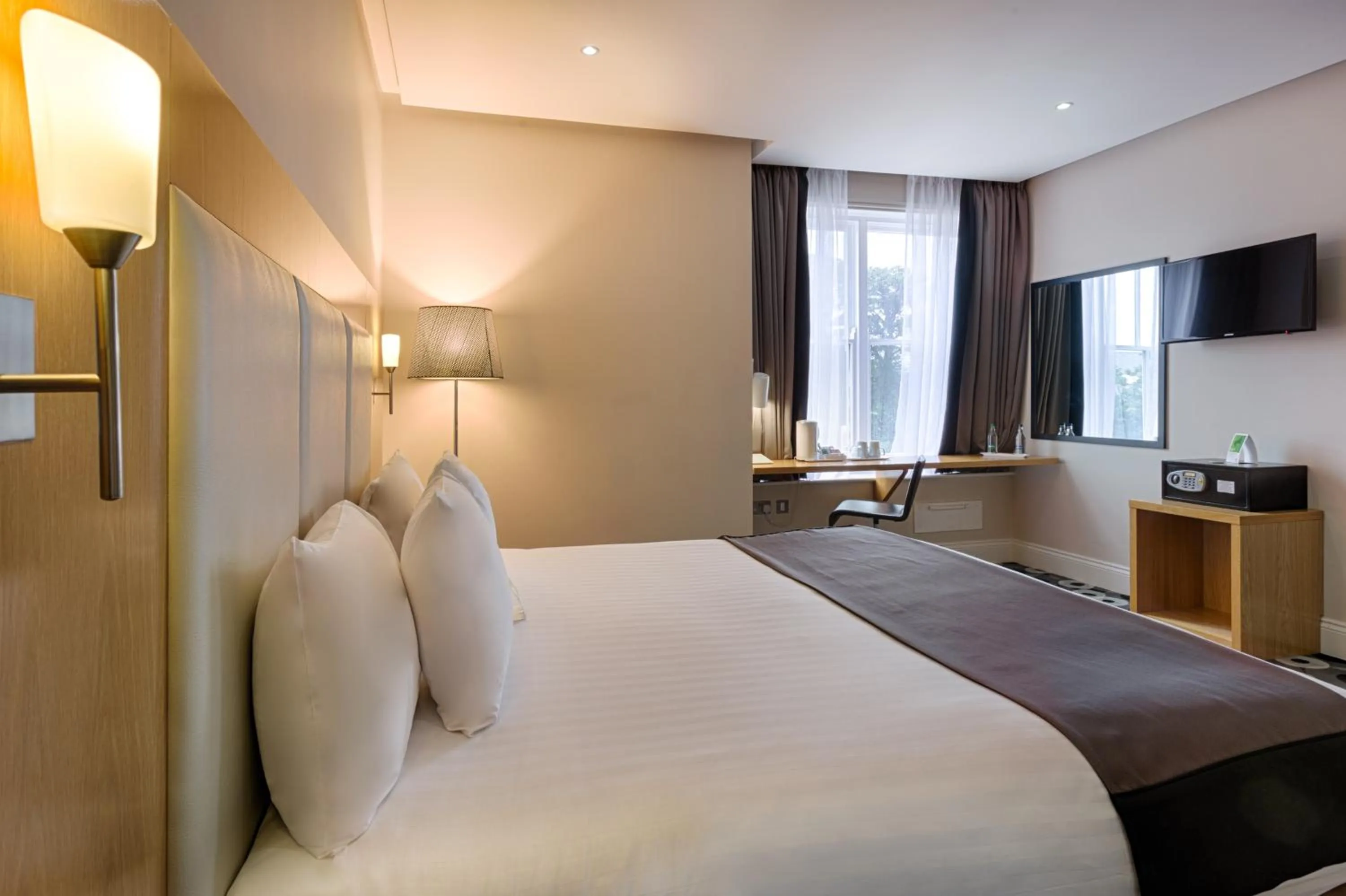 Bed in Holiday Inn Sittingbourne by IHG