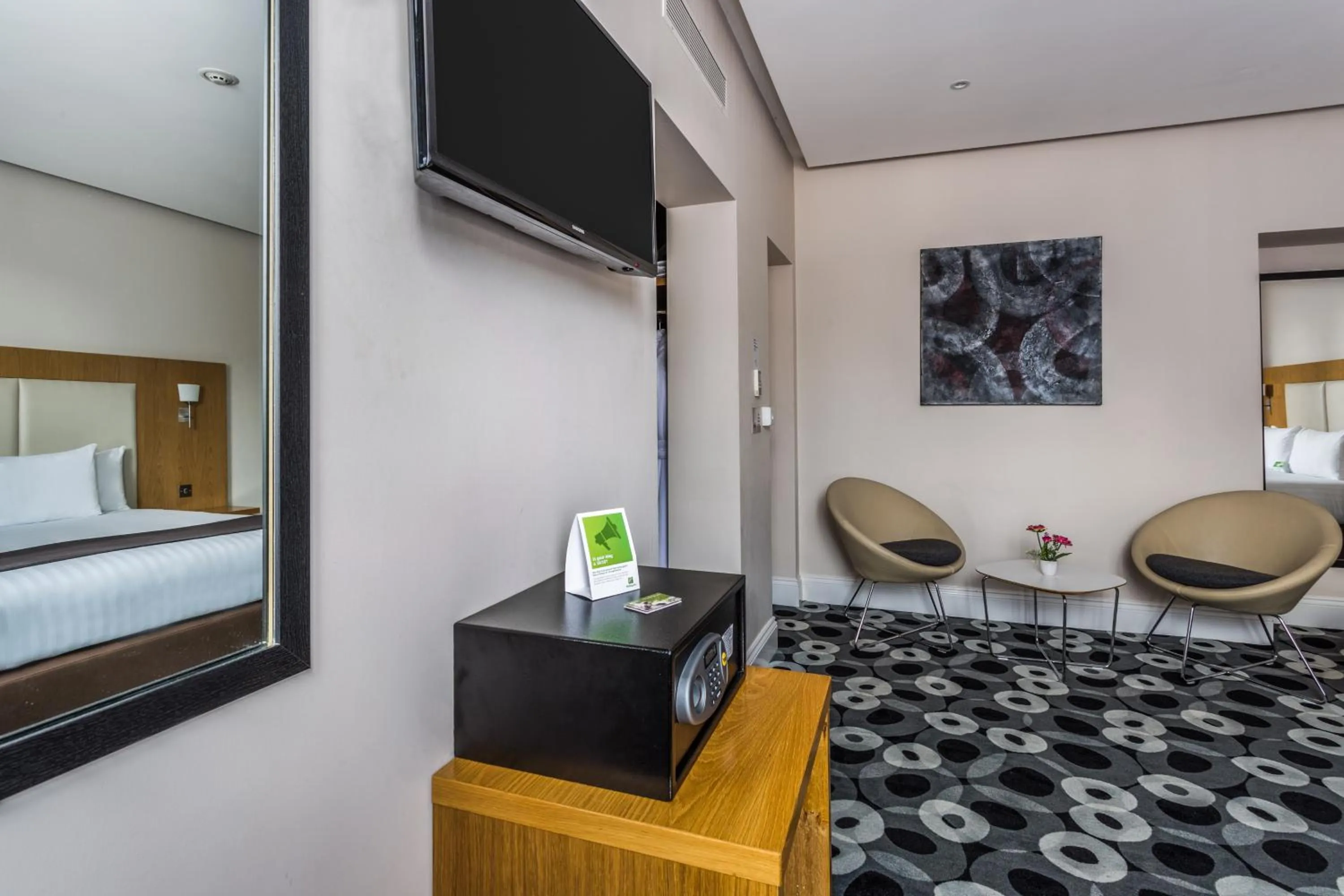 Photo of the whole room, Bed in Holiday Inn Sittingbourne by IHG