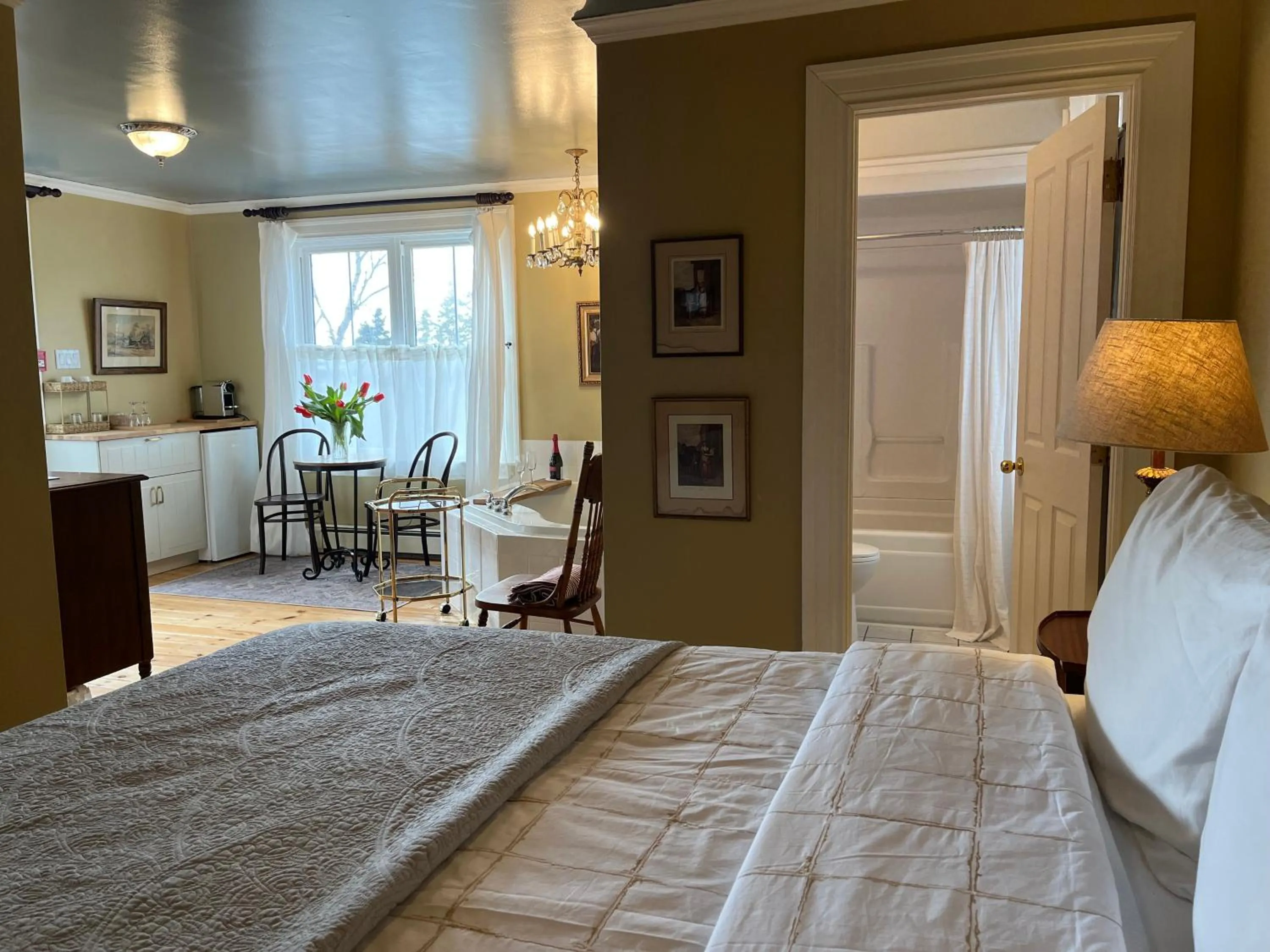 Bedroom, Bed in Surfside Inn