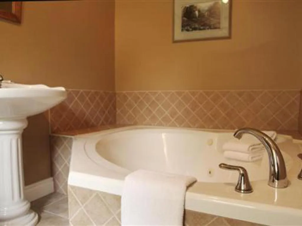 Bedroom in Surfside Inn