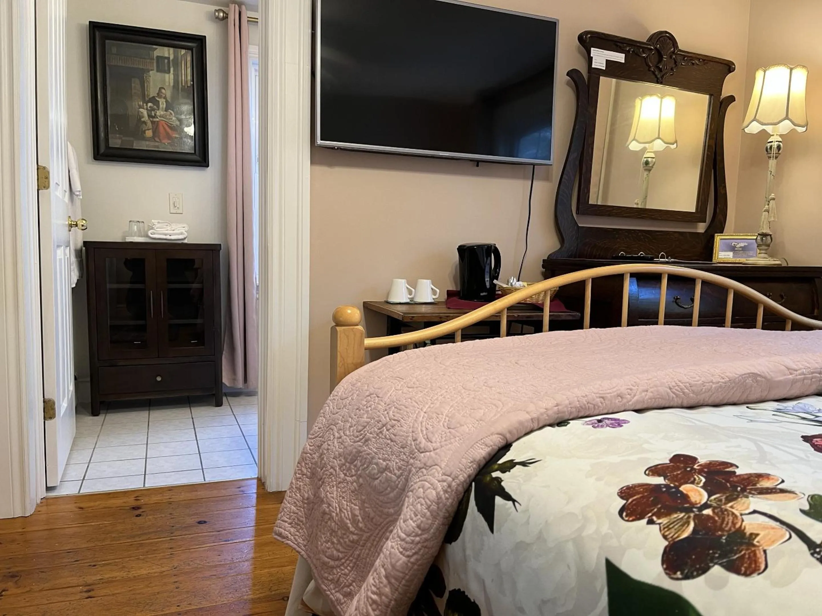 Bedroom, Bed in Surfside Inn