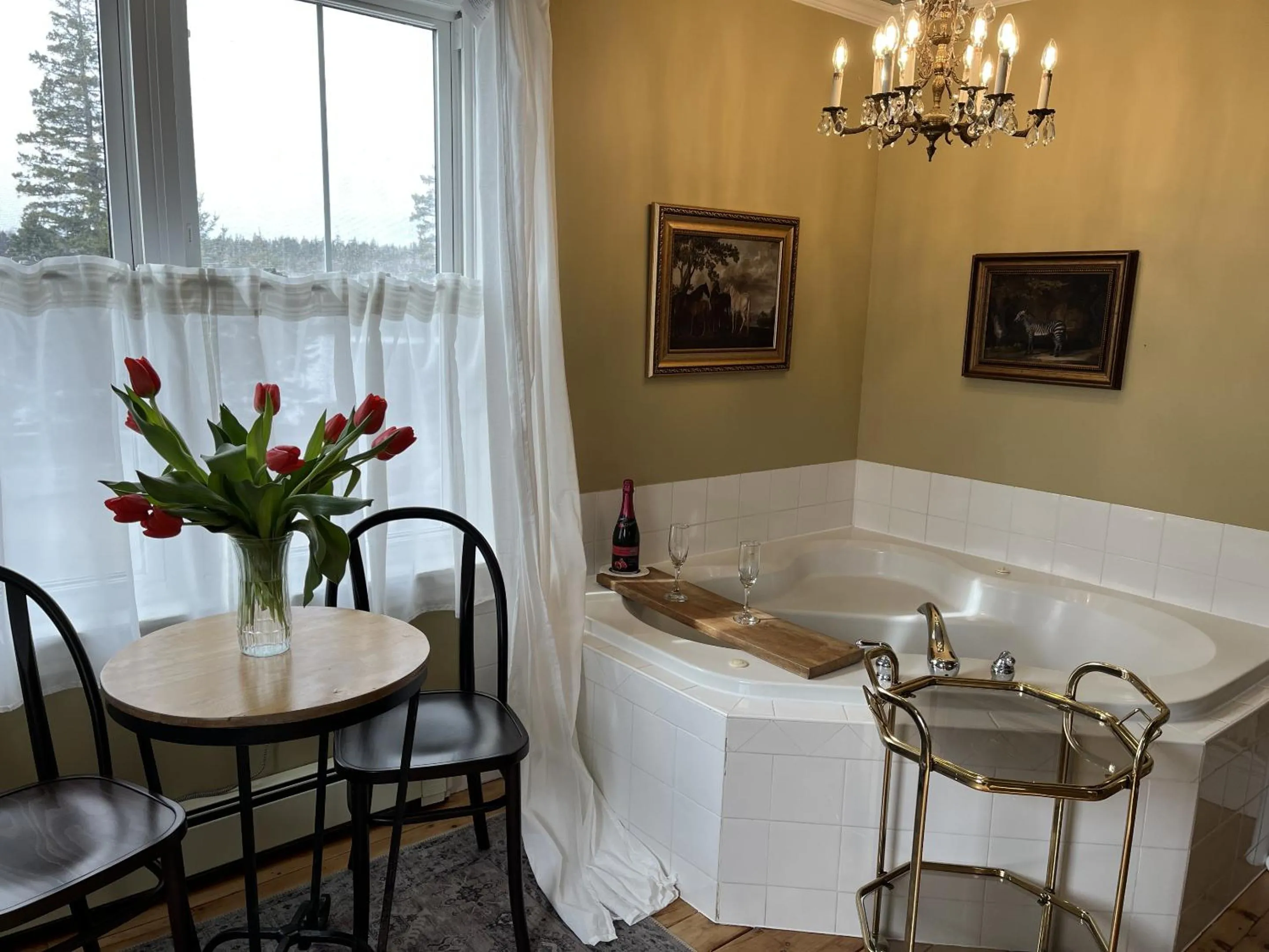 Hot Tub in Surfside Inn