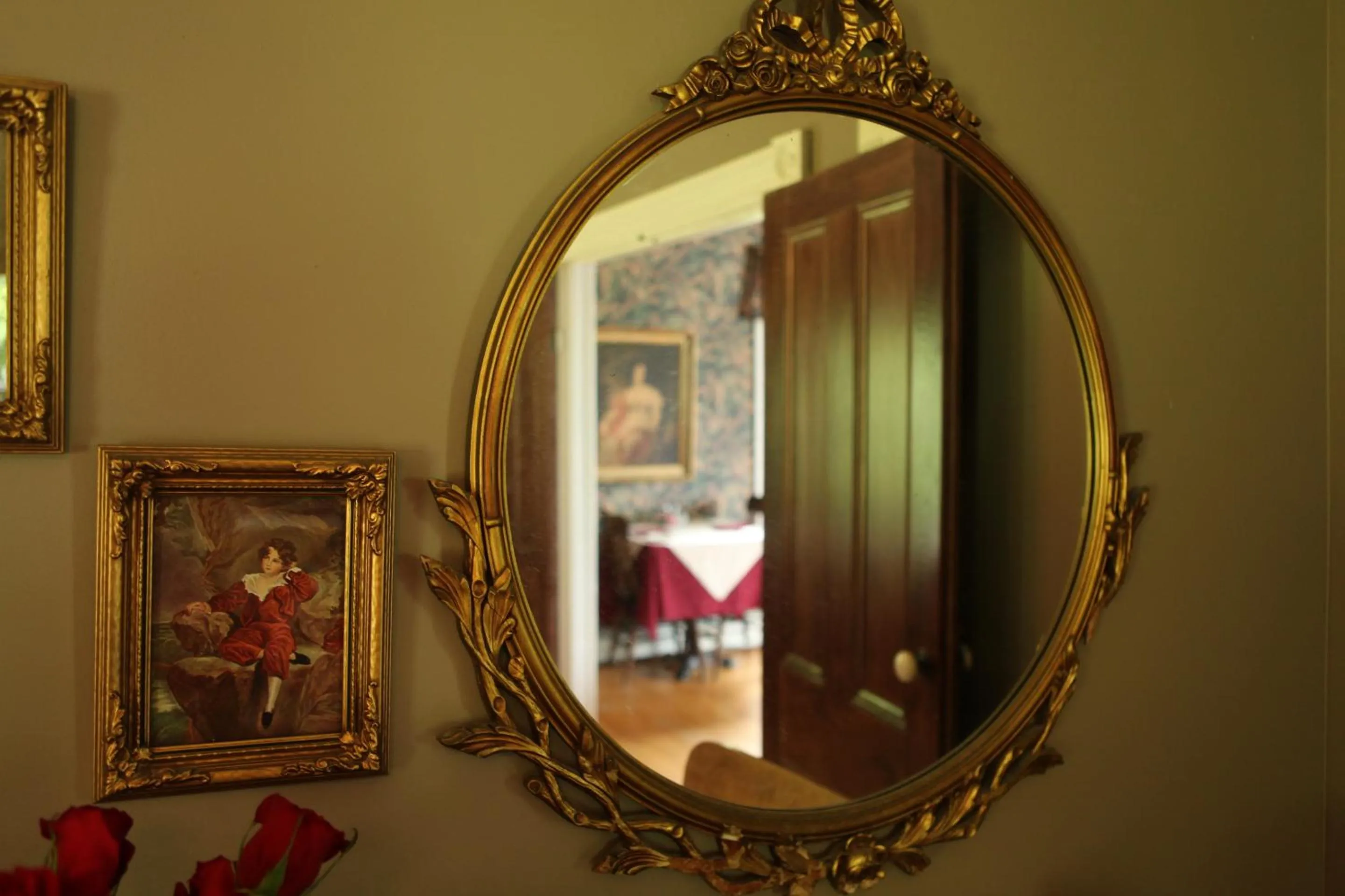 Dining area in Surfside Inn