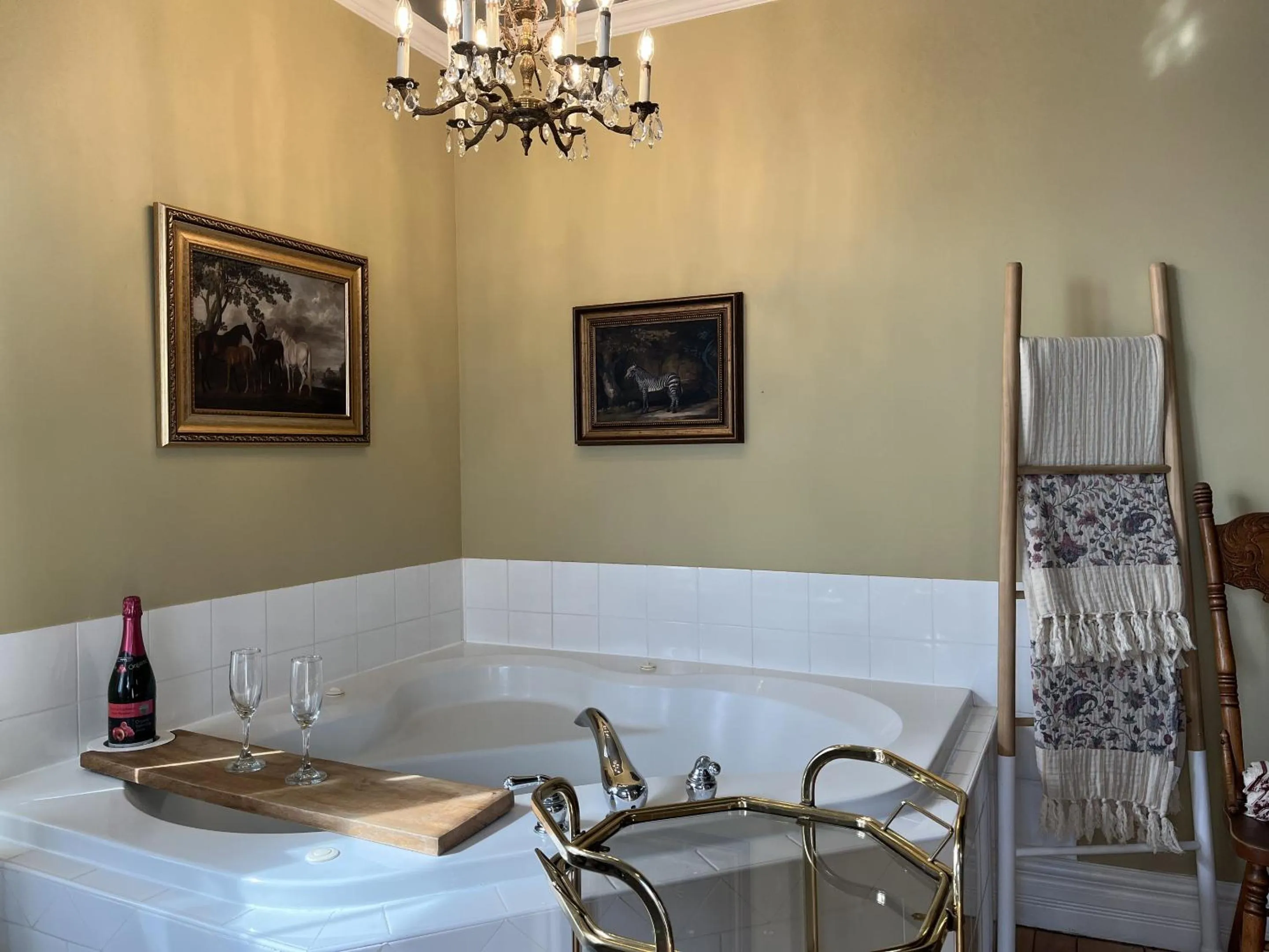 Hot Tub in Surfside Inn