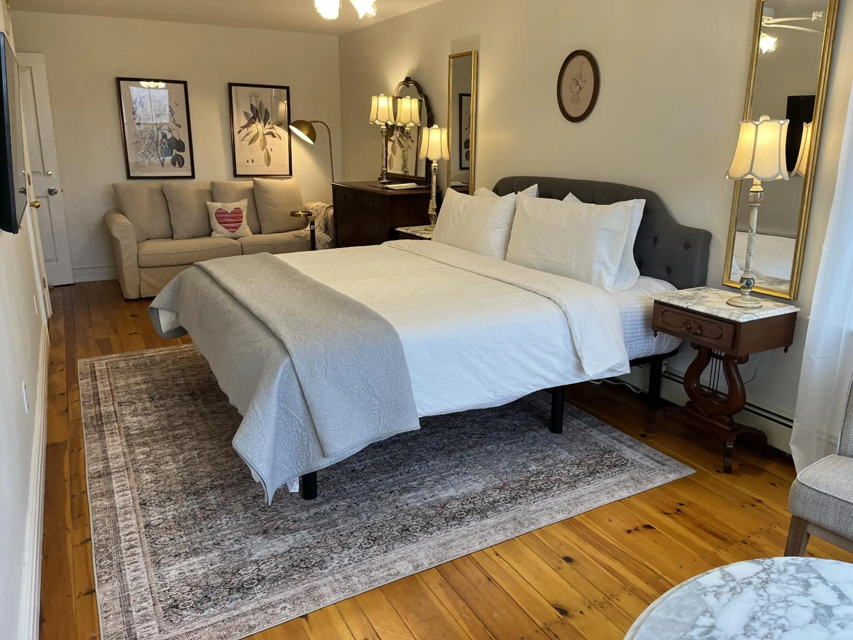 Bedroom, Bed in Surfside Inn