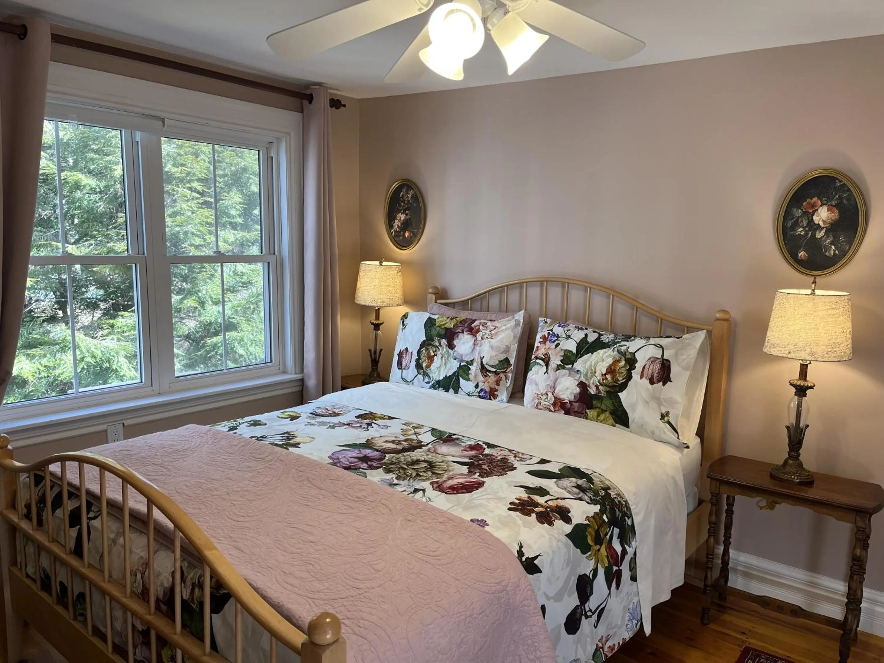 Bedroom, Bed in Surfside Inn