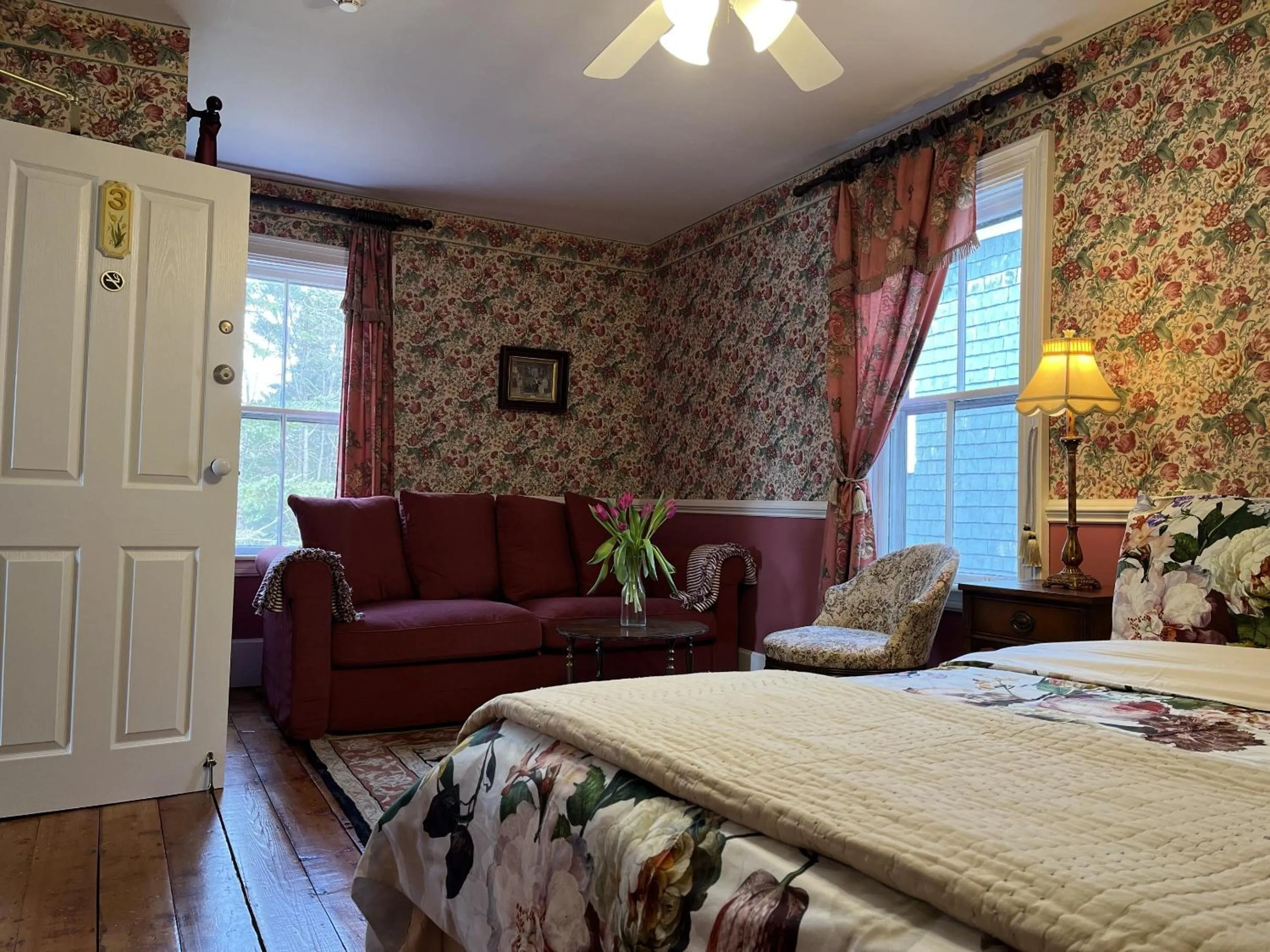 Bedroom, Bed in Surfside Inn