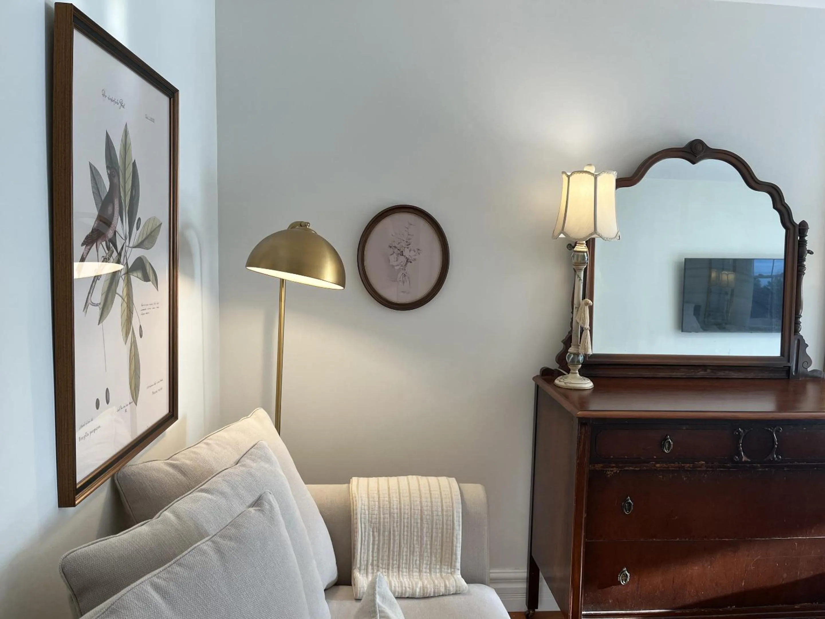 Bedroom in Surfside Inn
