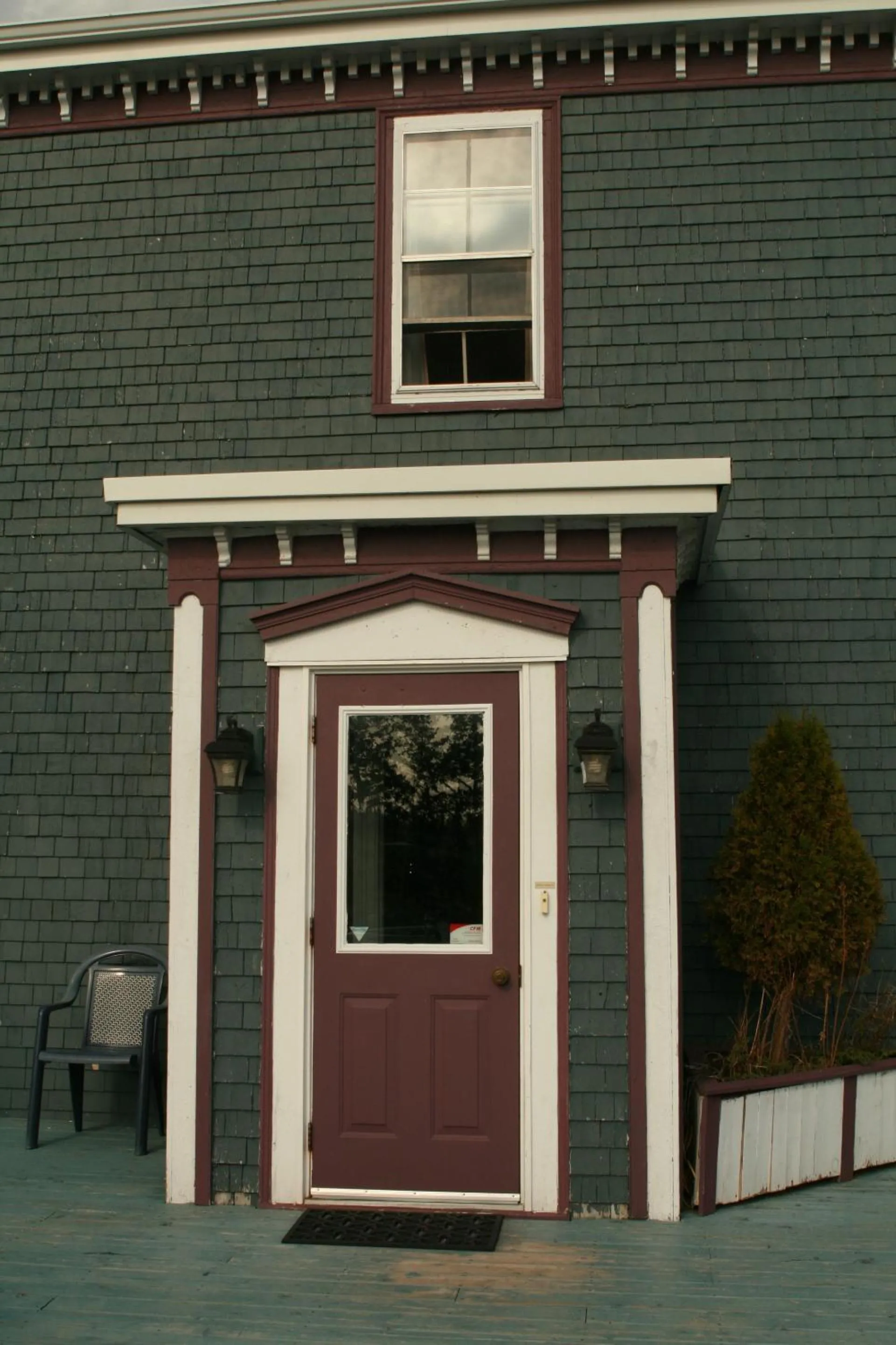 Facade/entrance in Surfside Inn